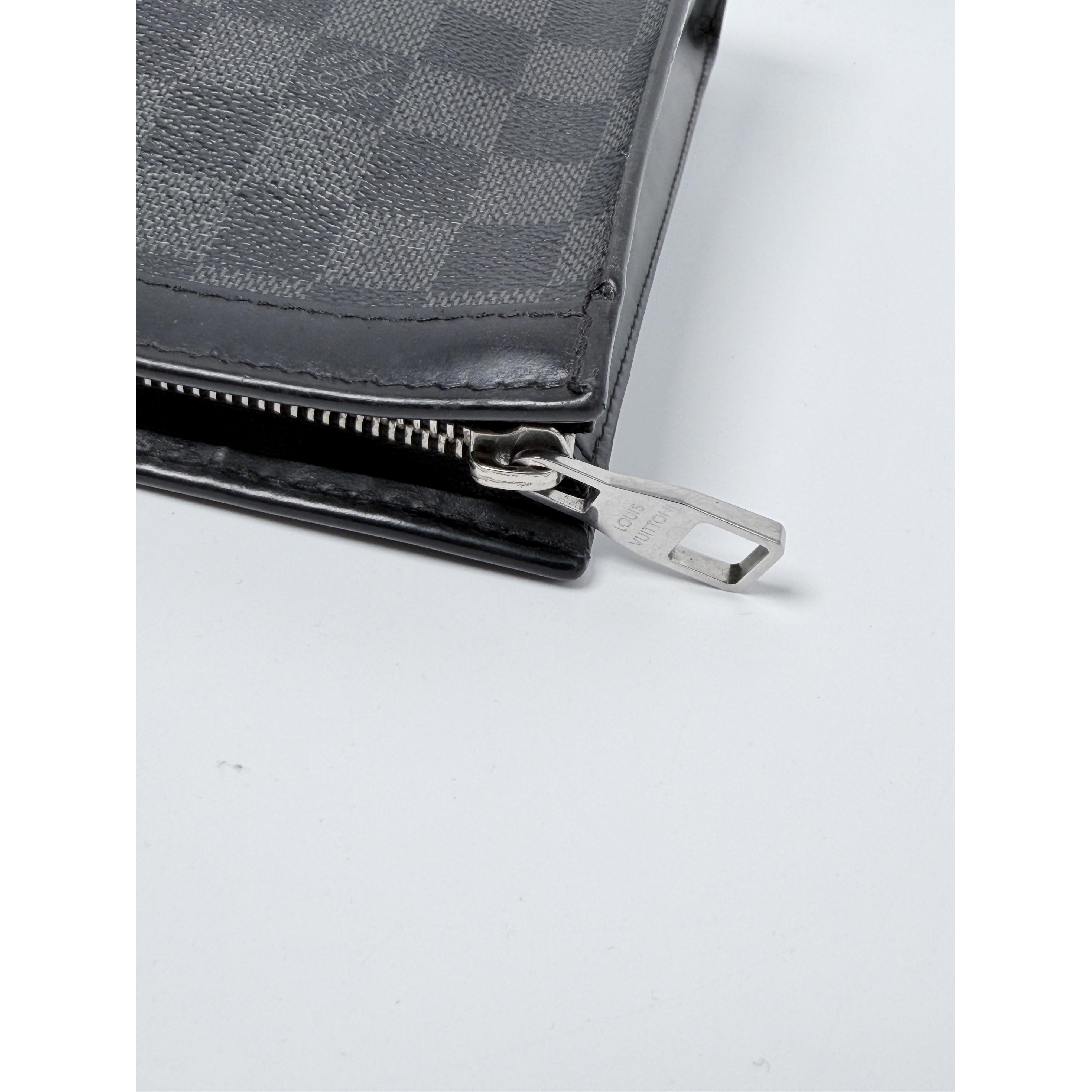 Pre-owned Louis Vuitton coated canvas Clutches & Wristlets Pochette Voyage JD043LV