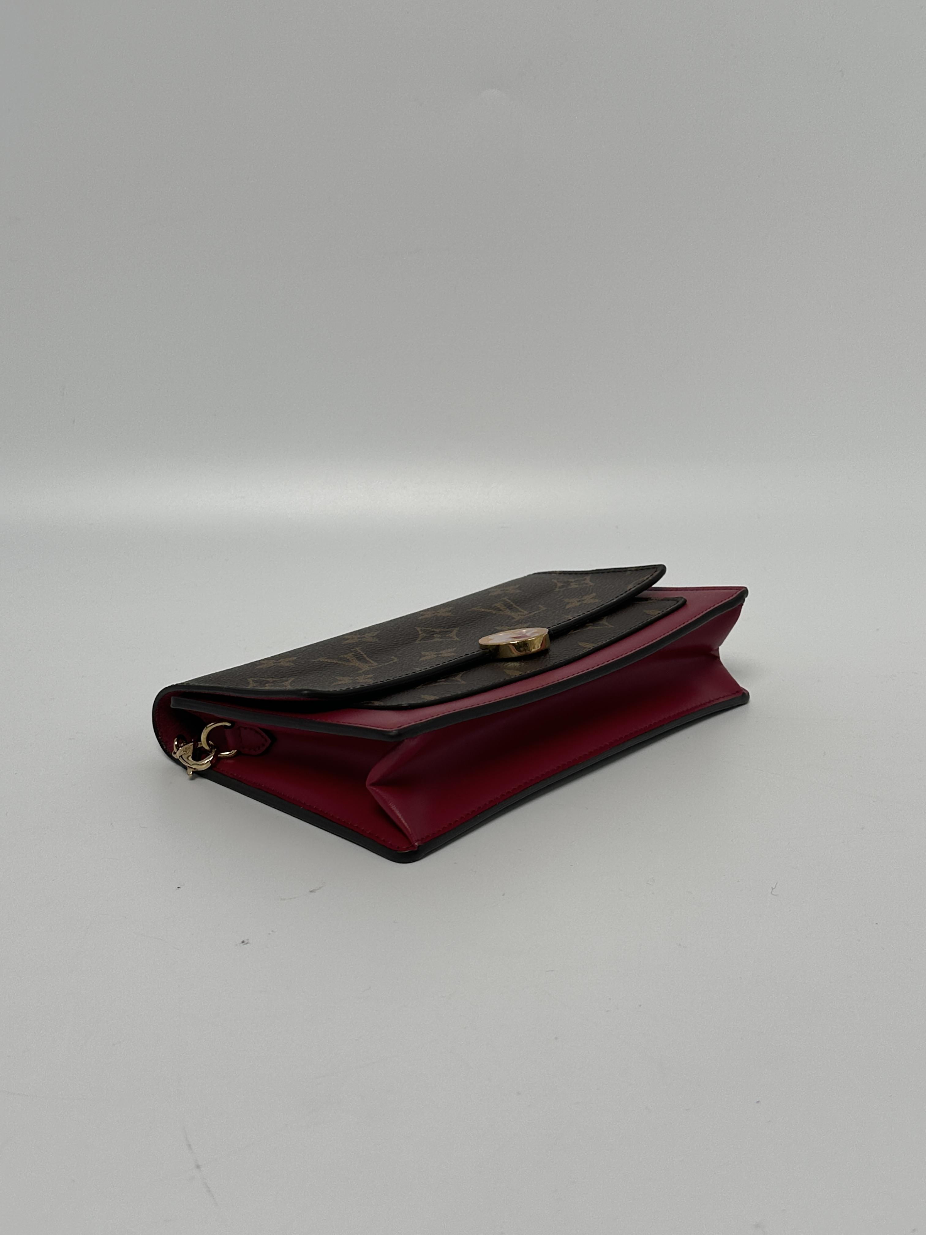 Pre-owned Louis Vuitton canvas Shoulder Bags Monogram Flower Chain Wallet Shoulder Bag ZS100LV
