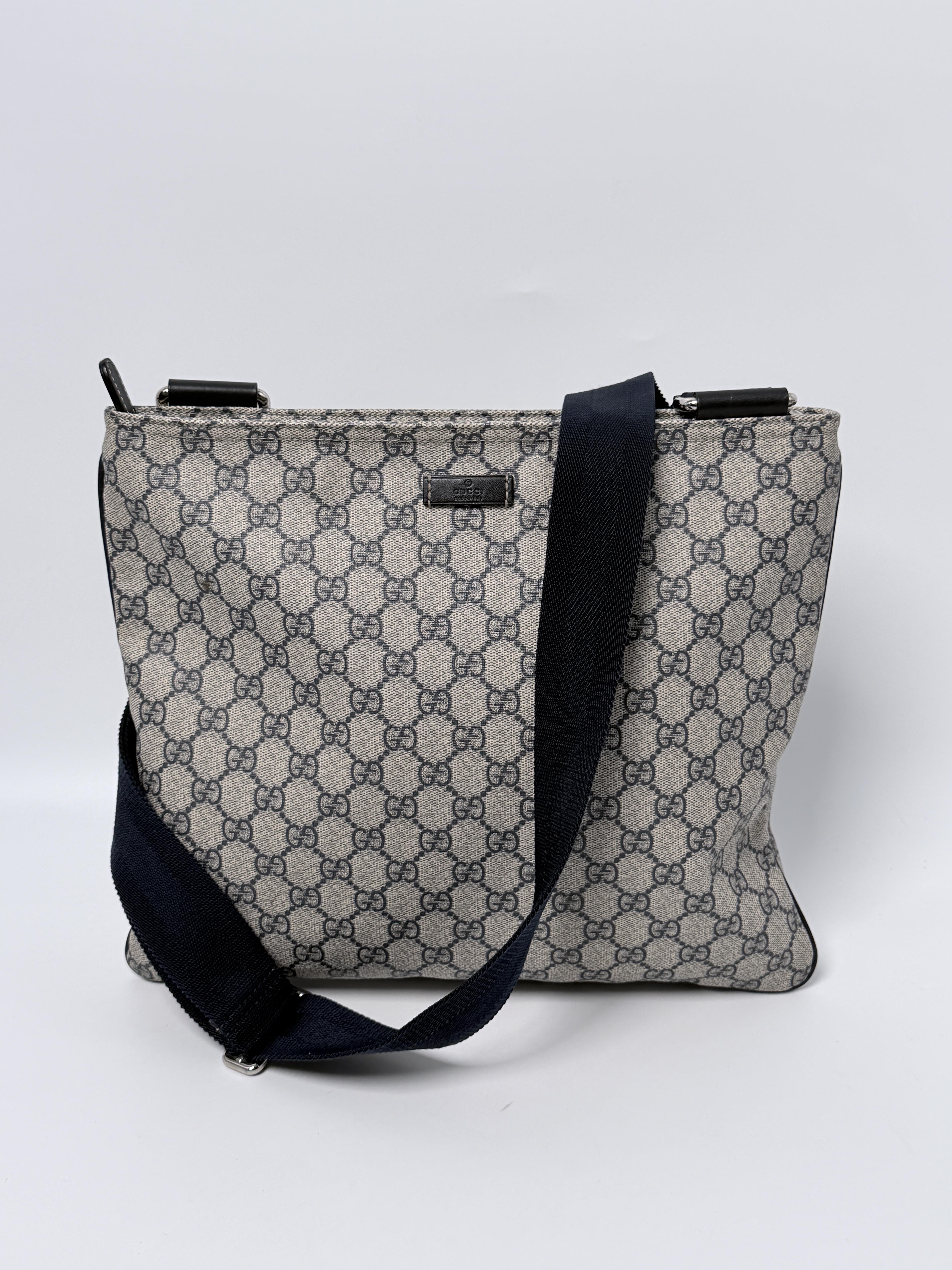 GG Supreme Flat Messenger Crossbody Bag Laptop Tablet JD239GG