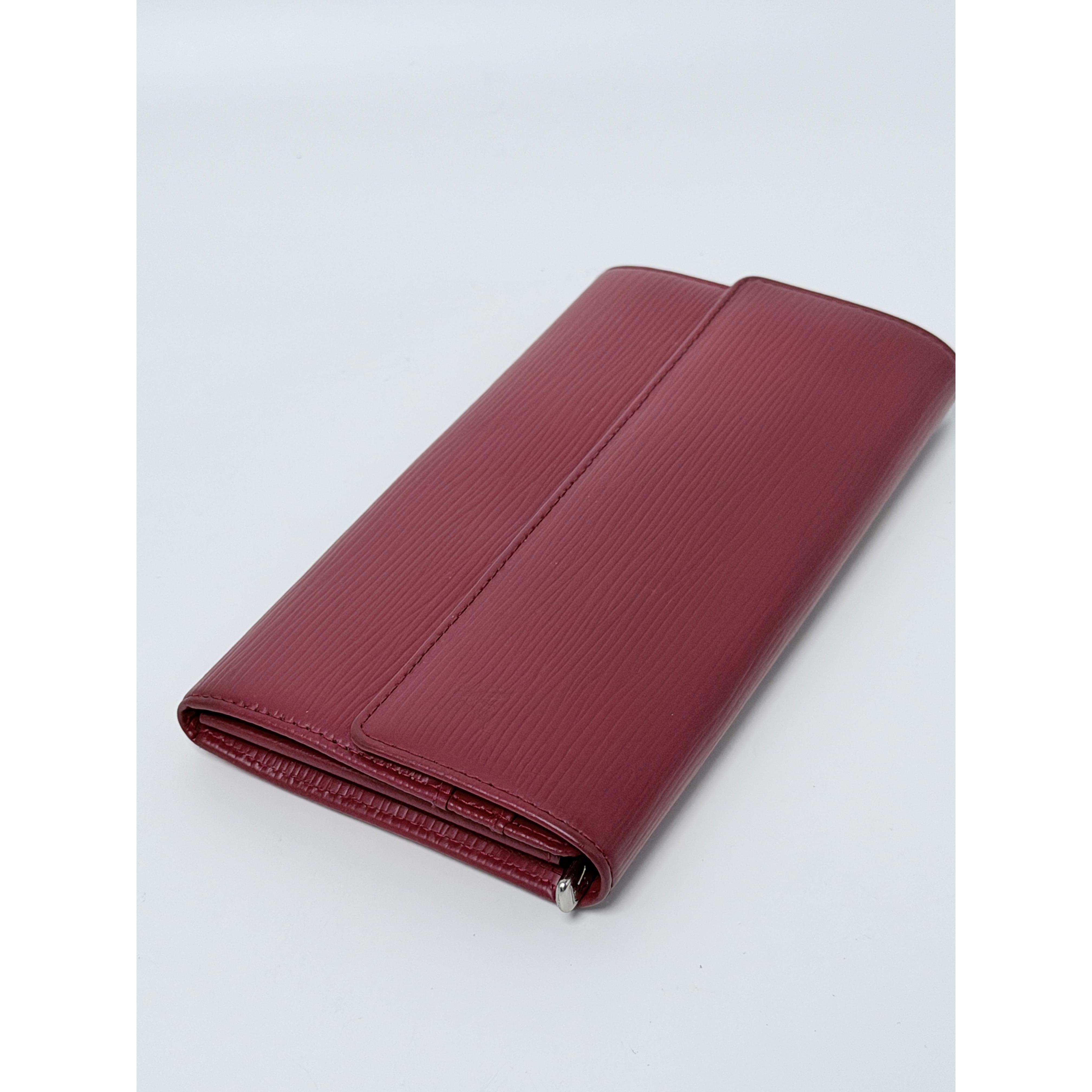 Pre-owned Louis Vuitton Leather Clutches & Wristlets Red Epi Sarah Long Envelope Wallet LV378FEI