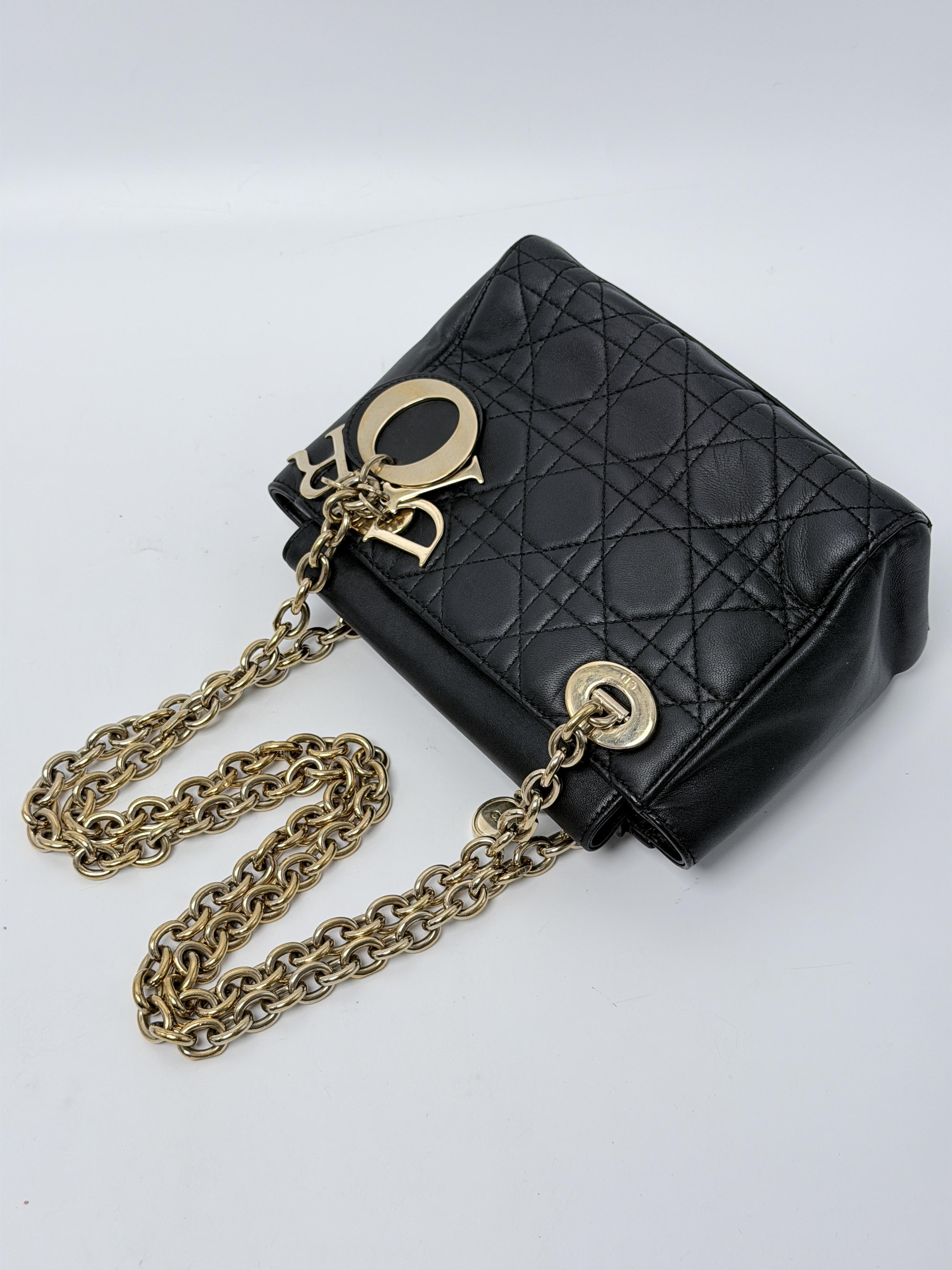 Christian Soft Tote Bag Cannage Quilted Chain Shoulder Handbag JA1385DR