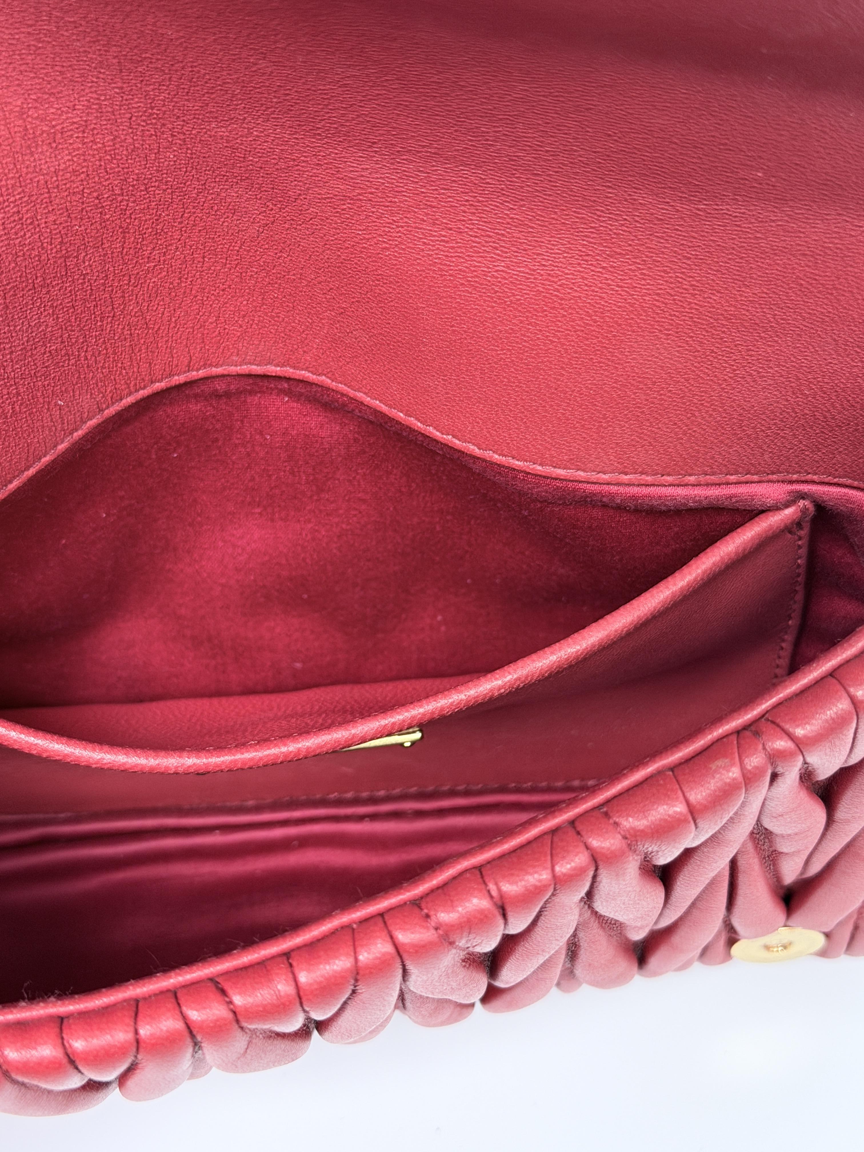 Pre-owned miumiu leather Crossbody Bags Miu Miu Matelassé Crossbody Shoulder Bag JD546MM