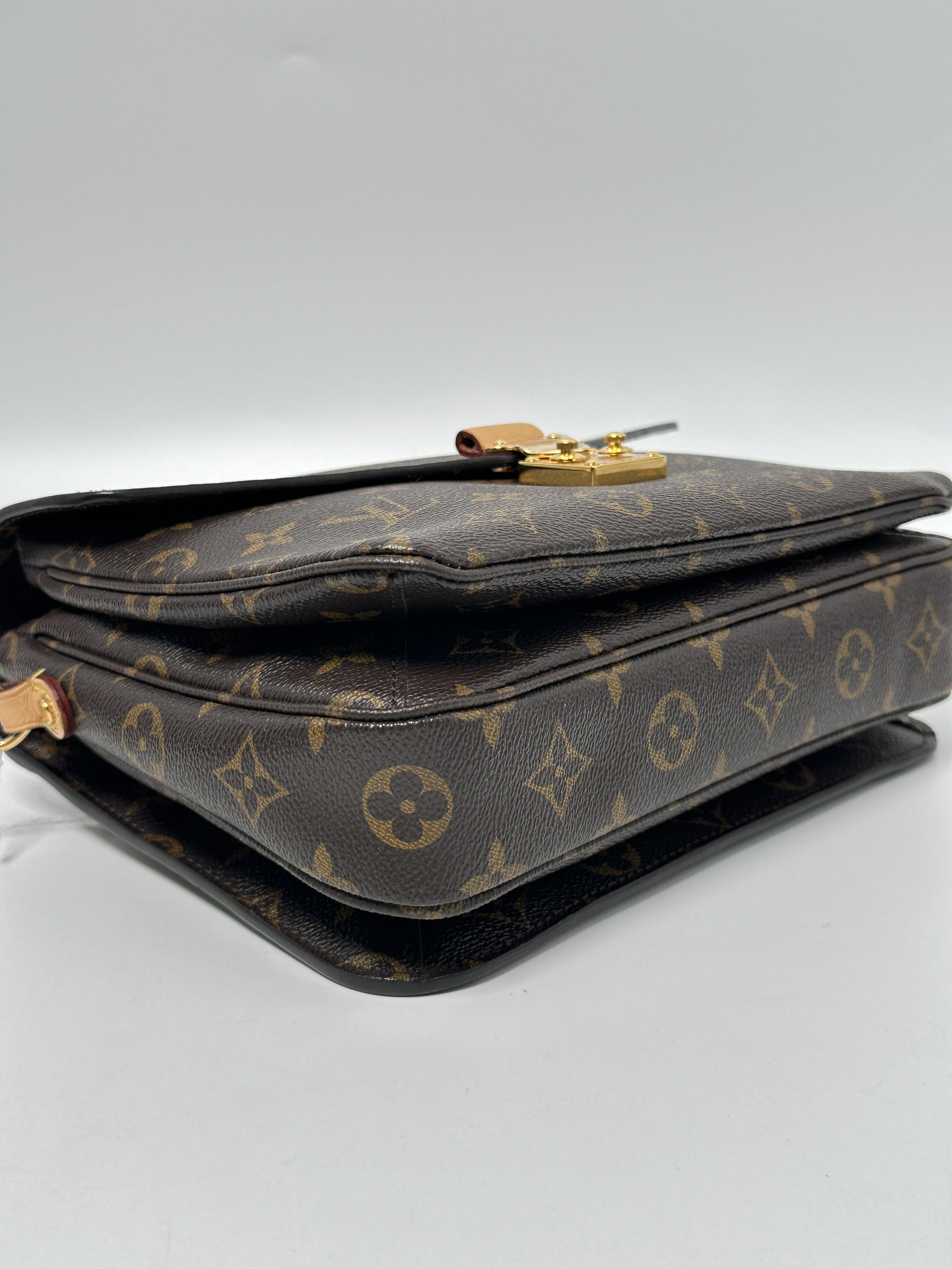 Monogram Pochette Métis Shoulder Handbag Top Handle Bag Crossbody Bag JE464LV