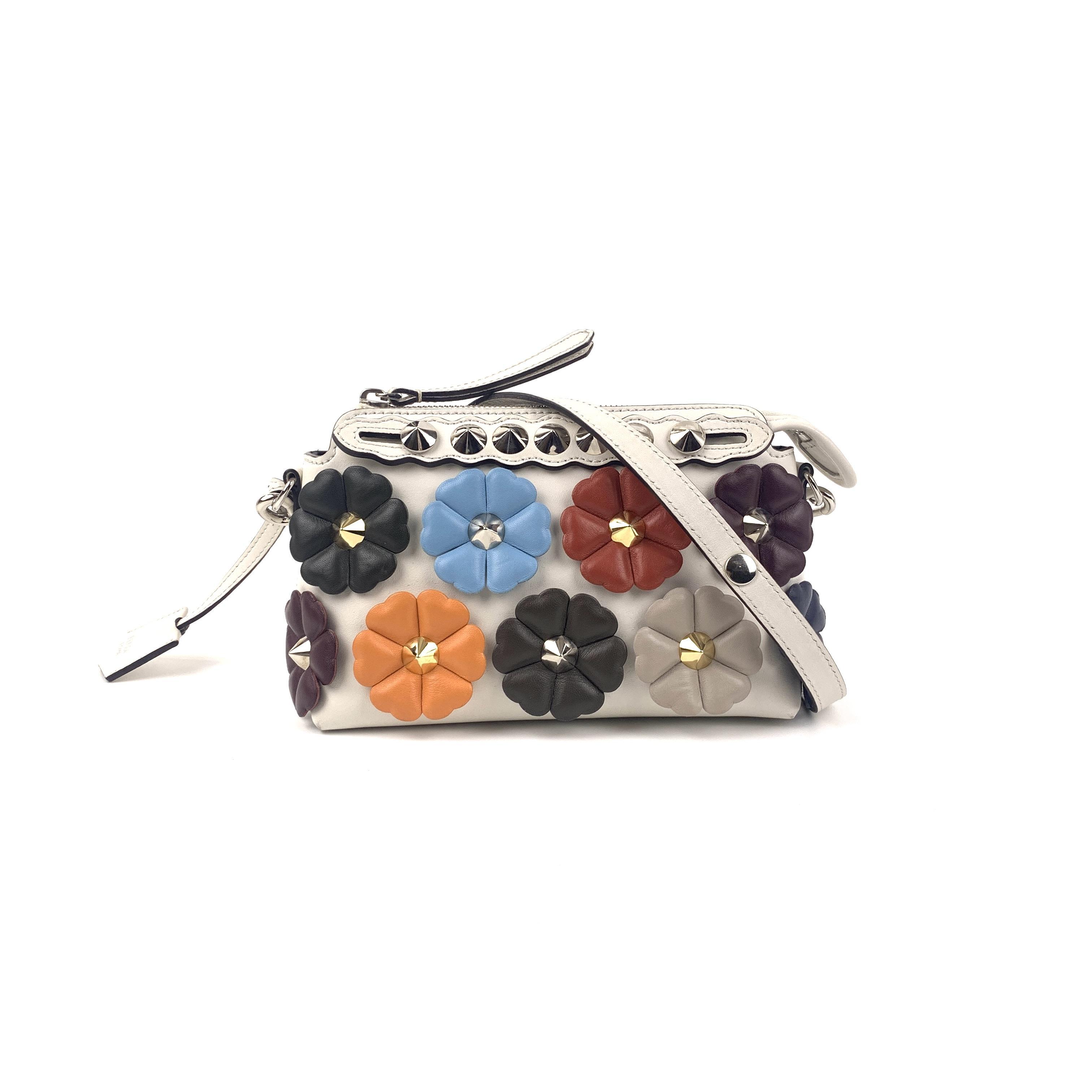 Pre-owned FENDI Cowhide Crossbody Bags BYTHEWAY Floral Appliqué Boston Mini Bag White Handheld & Crossbody Bag SH34
