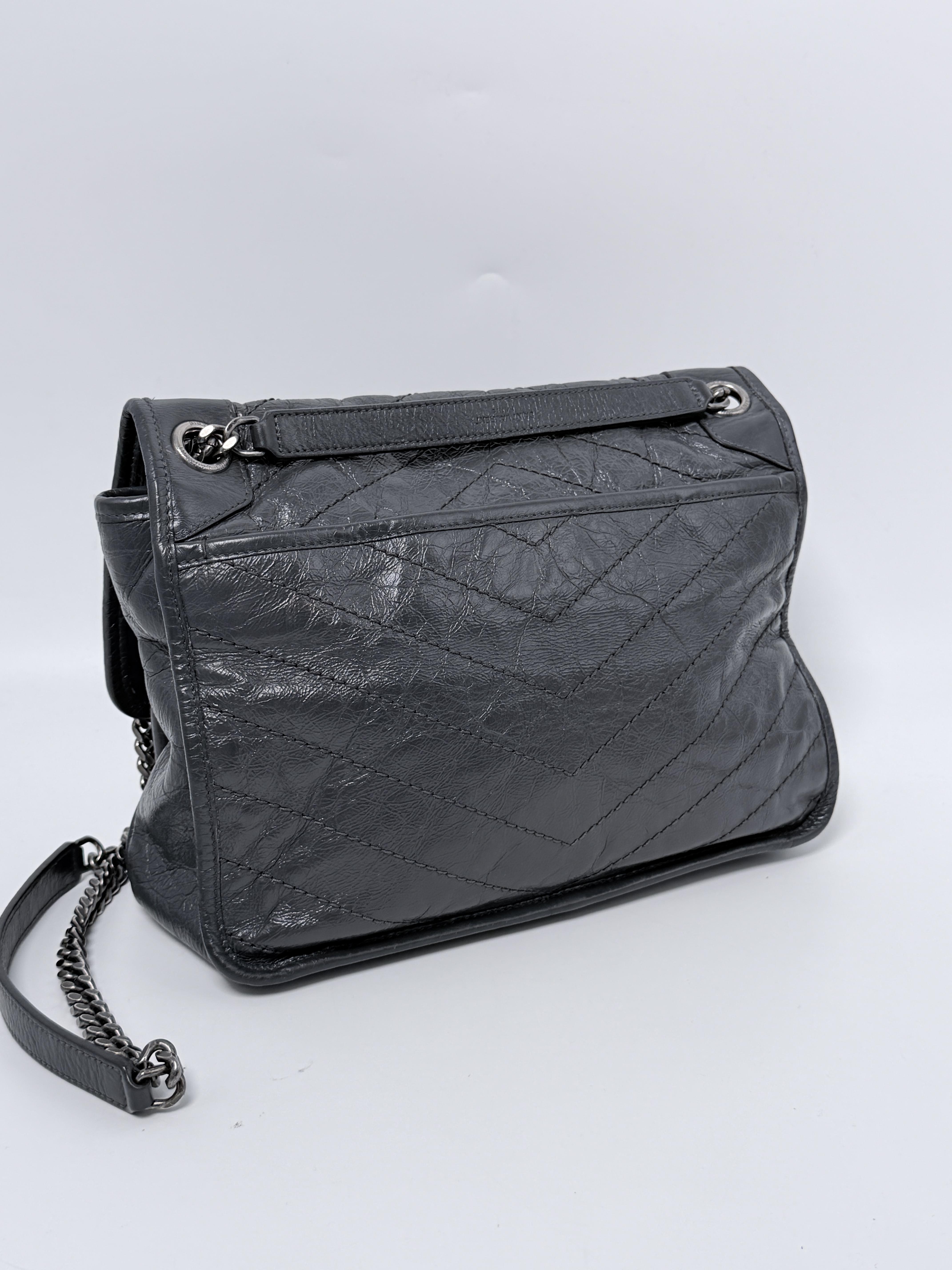 Pre-owned Yves Saint Laurent leather Shoulder Bags Saint Laurent Niki Medium Shoulder Bag Black JA890YSL