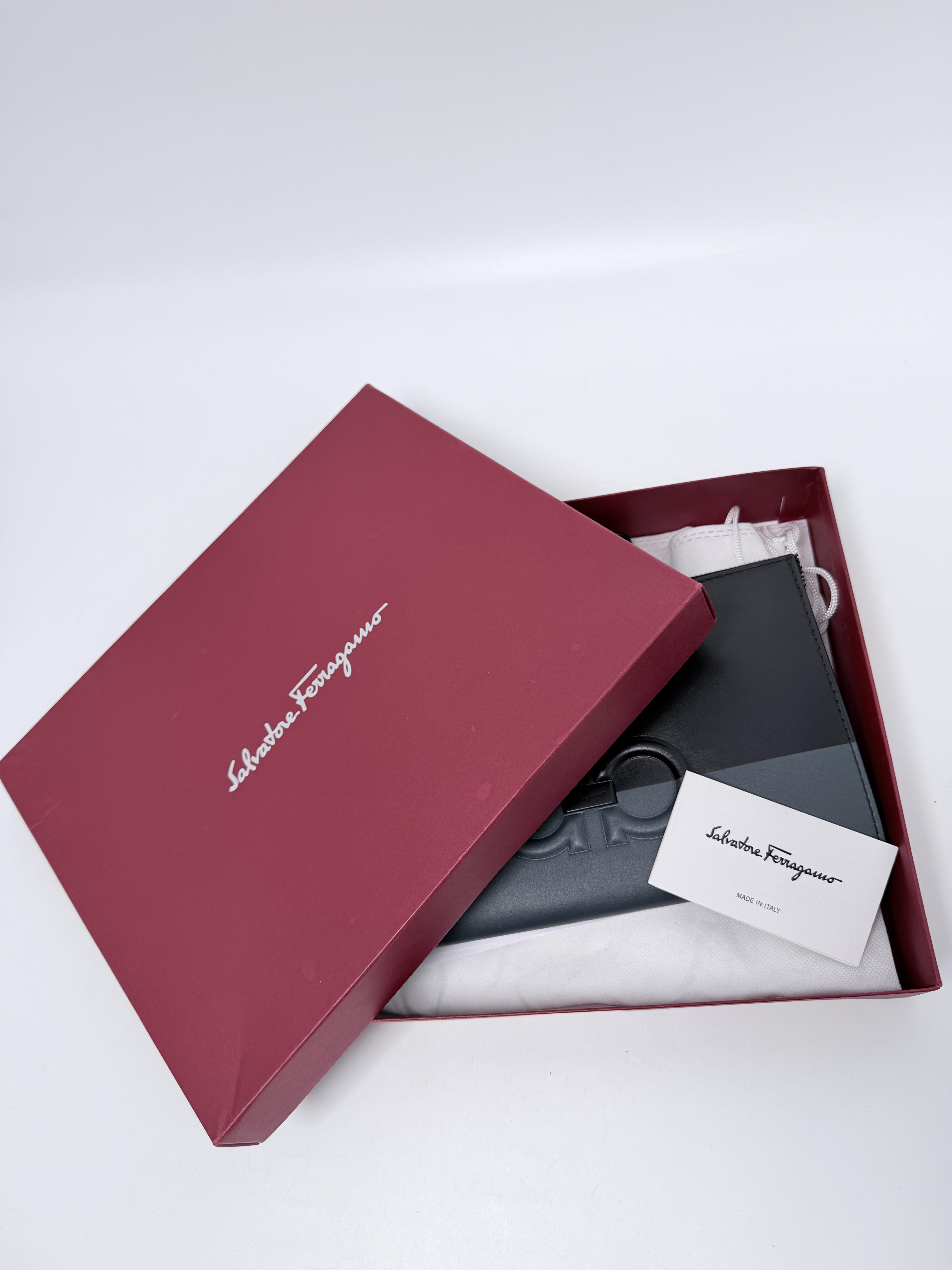 Ferragamo Gancini Debossed Clutch Pouch Colorblock Black Grey JD1427FG