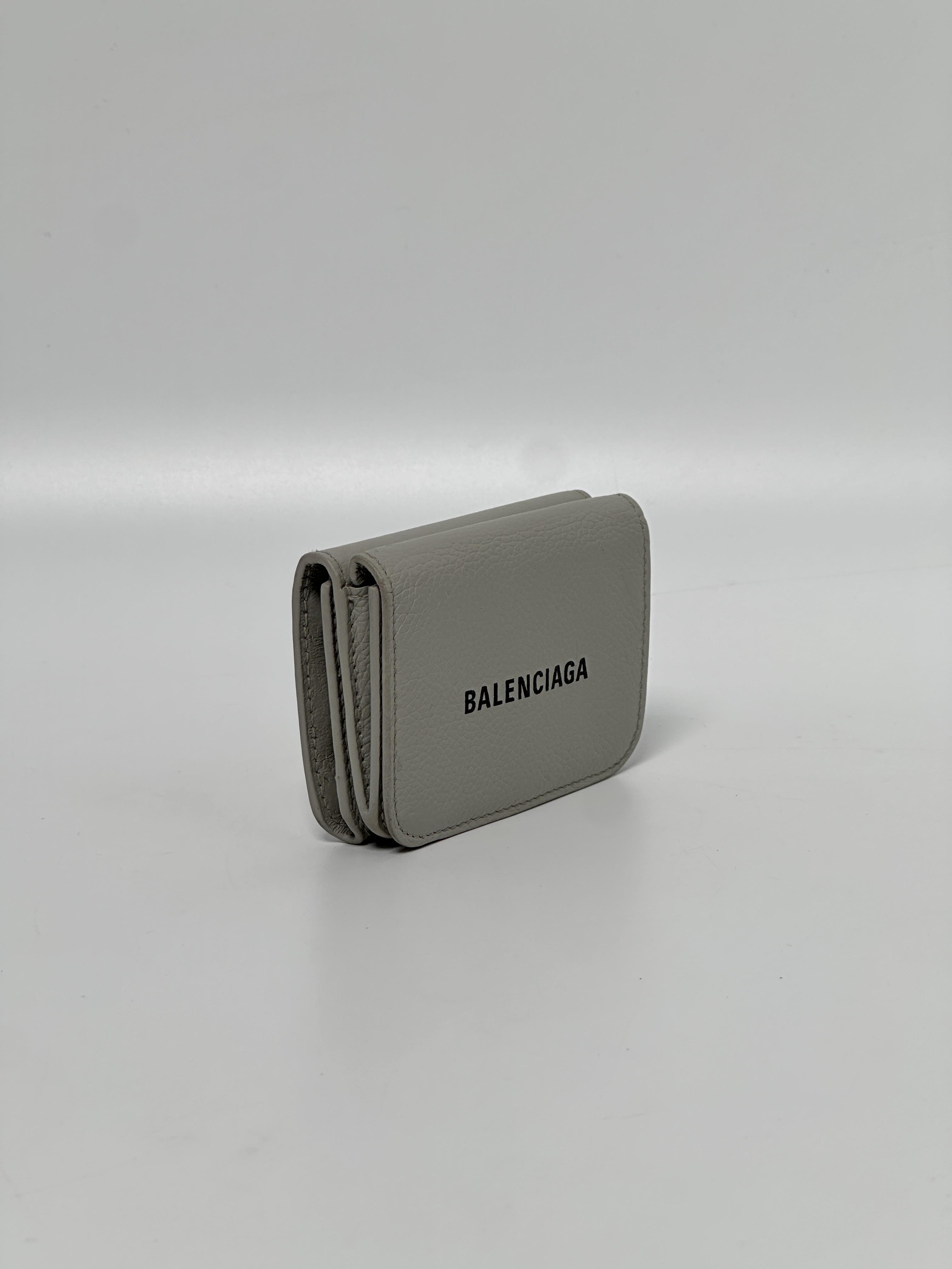 Gray Cash Trifold Mini JD645BB