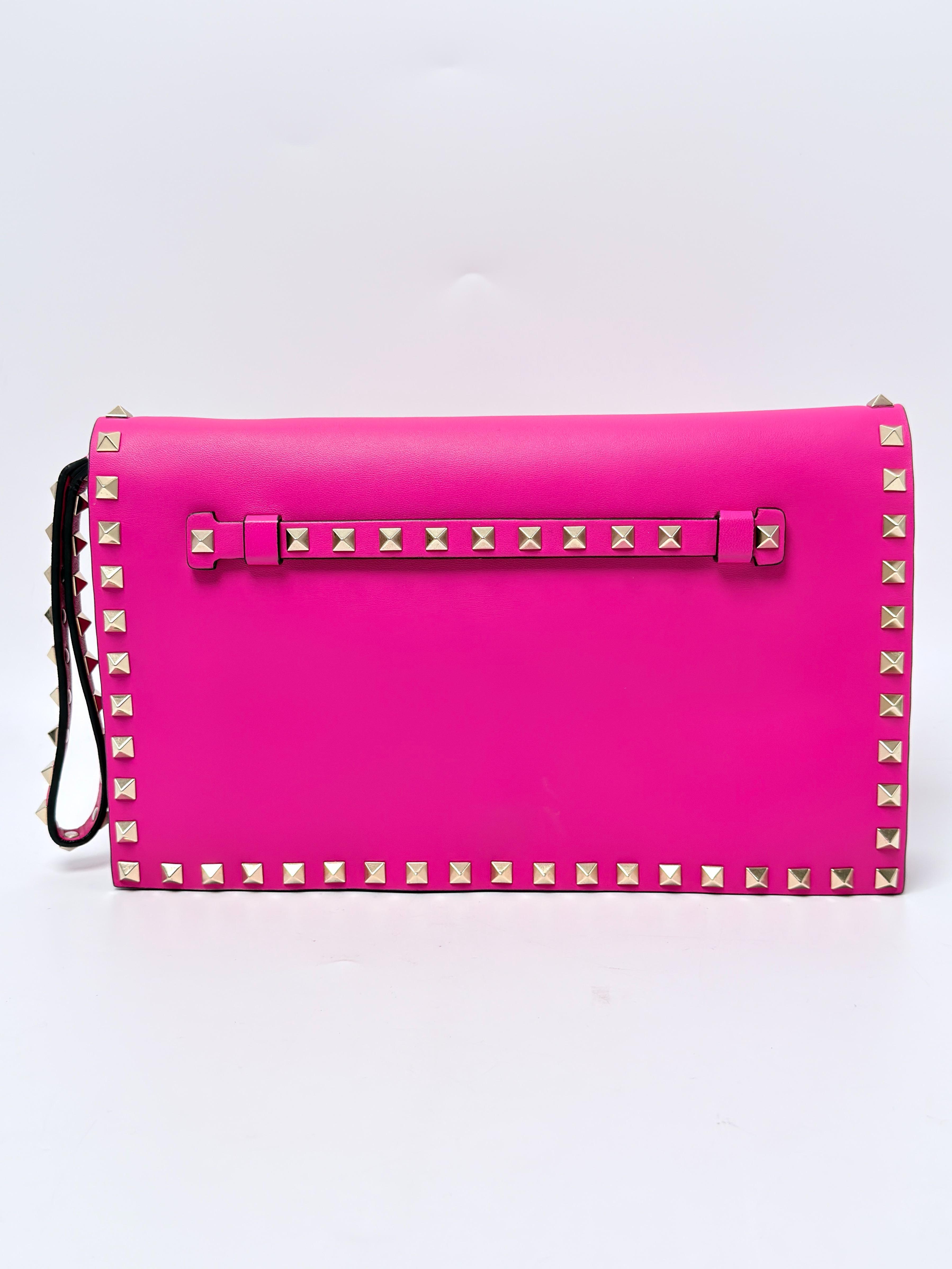 Garavani Rockstud Clutch Bag Hot Pink JD1489VL