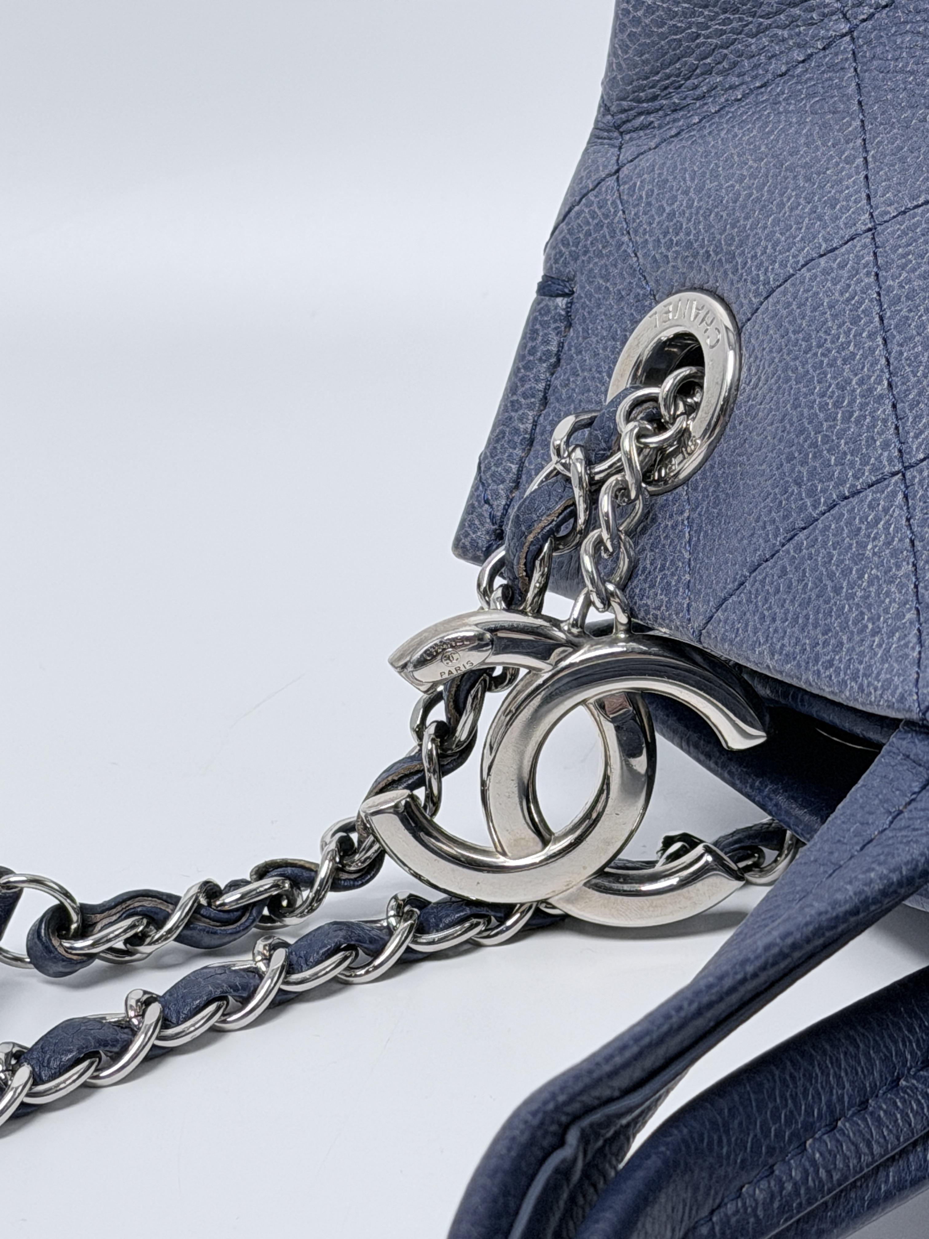 Around Pocket Tote Bag Quilted Blue Caviar Shoulder Bag ZS065CC