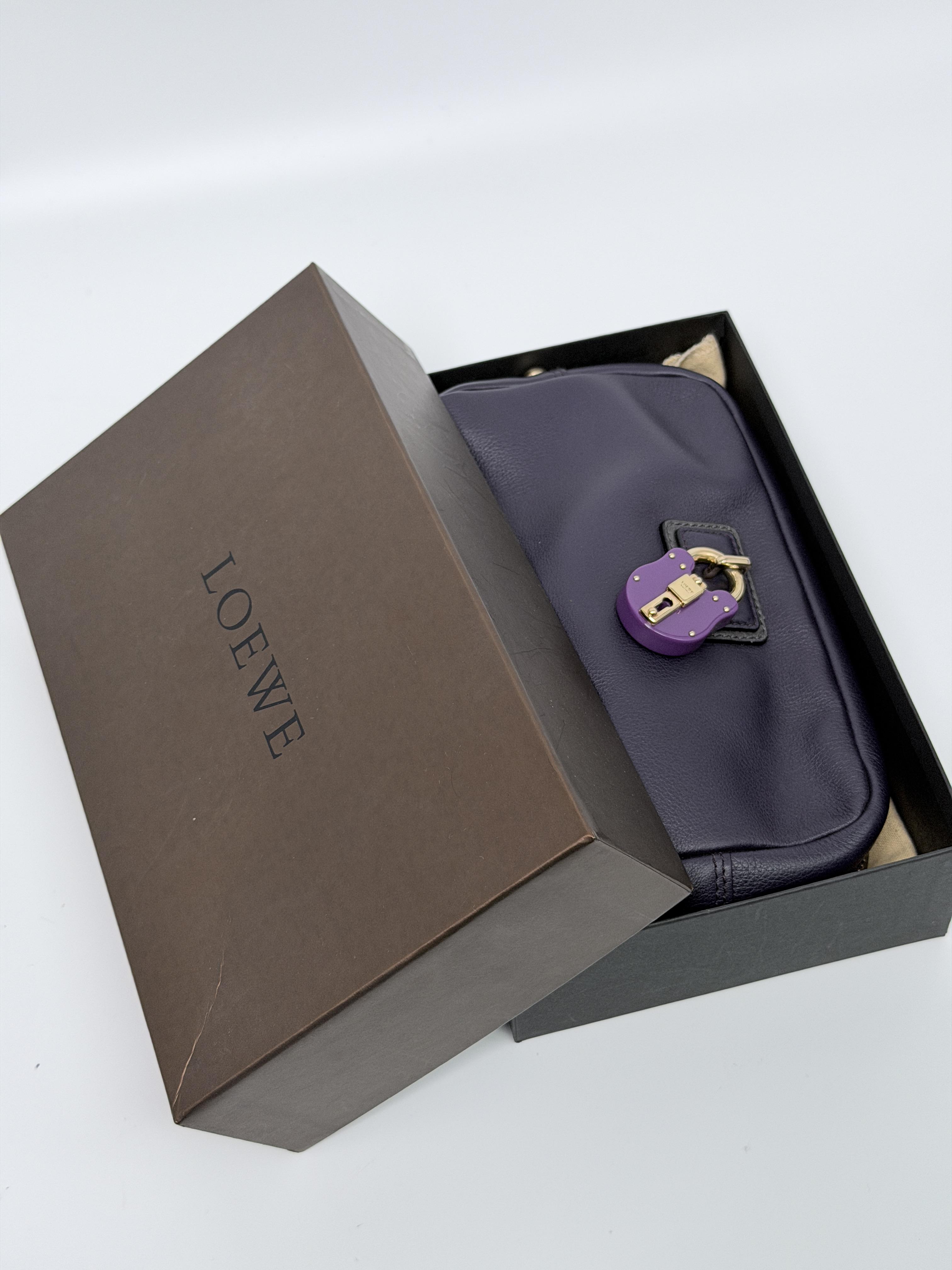 Amazona Zip Around Wallet with Padlock JD494LE