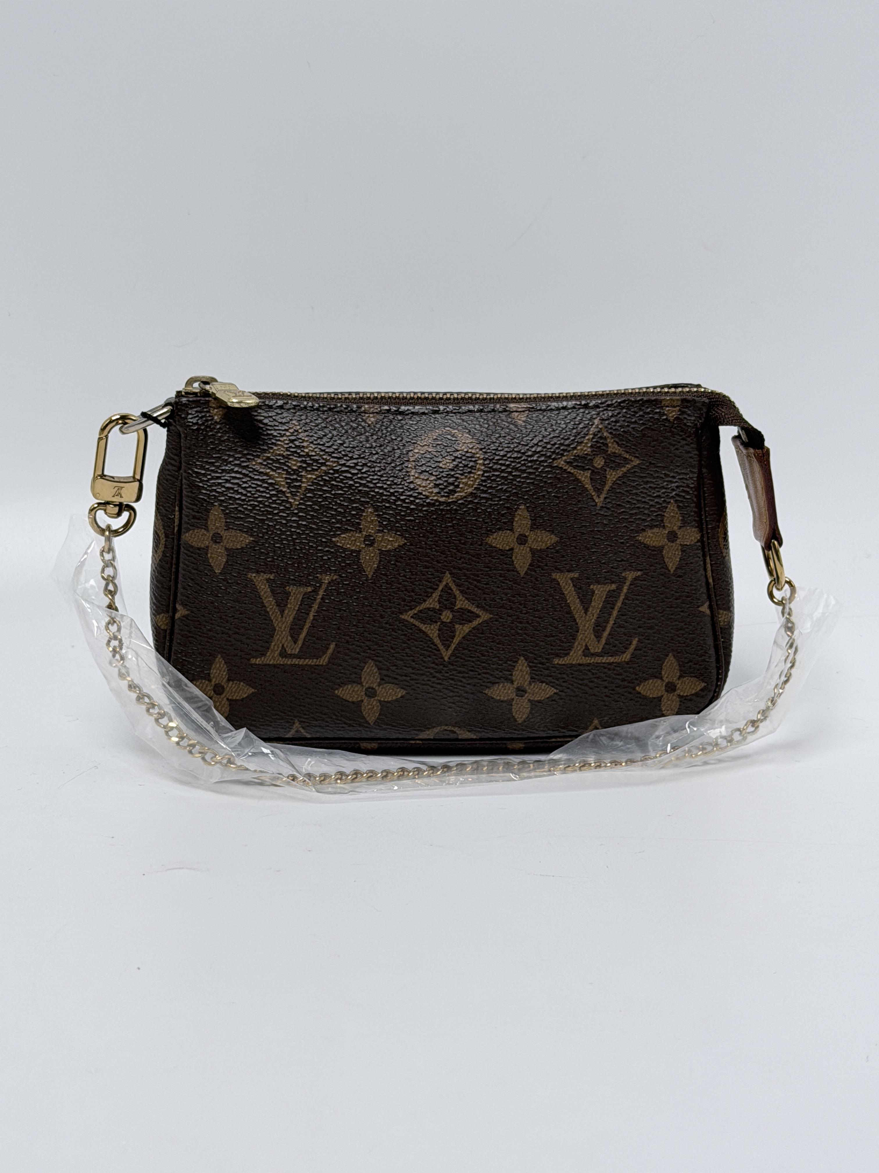 Monogram Canvas Mini Pochette Accessoires Chain Bag JD1191LV