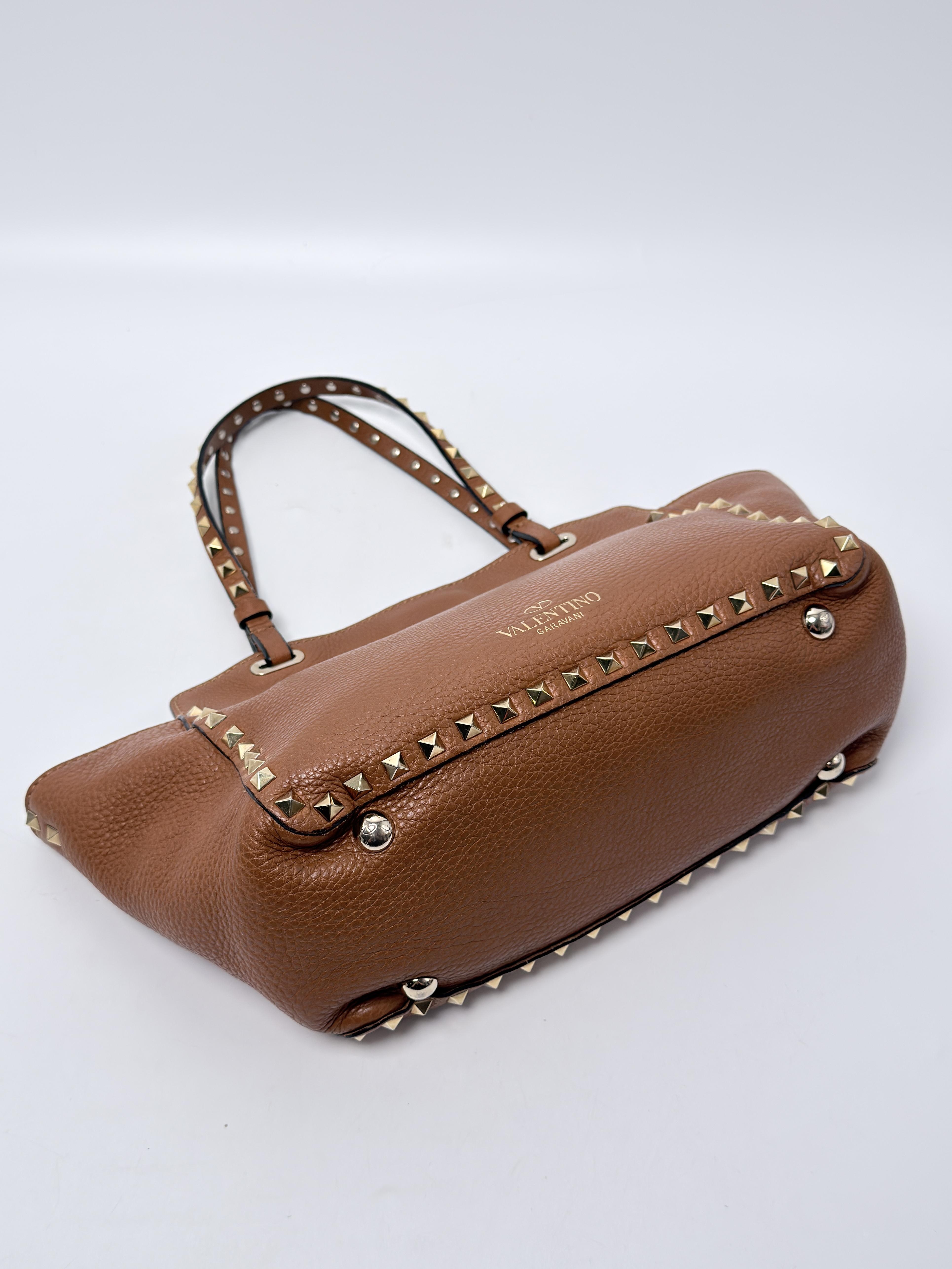 Garavani Rockstud Medium Grained Flip Lock Tote Cognac Brown JD1509VL