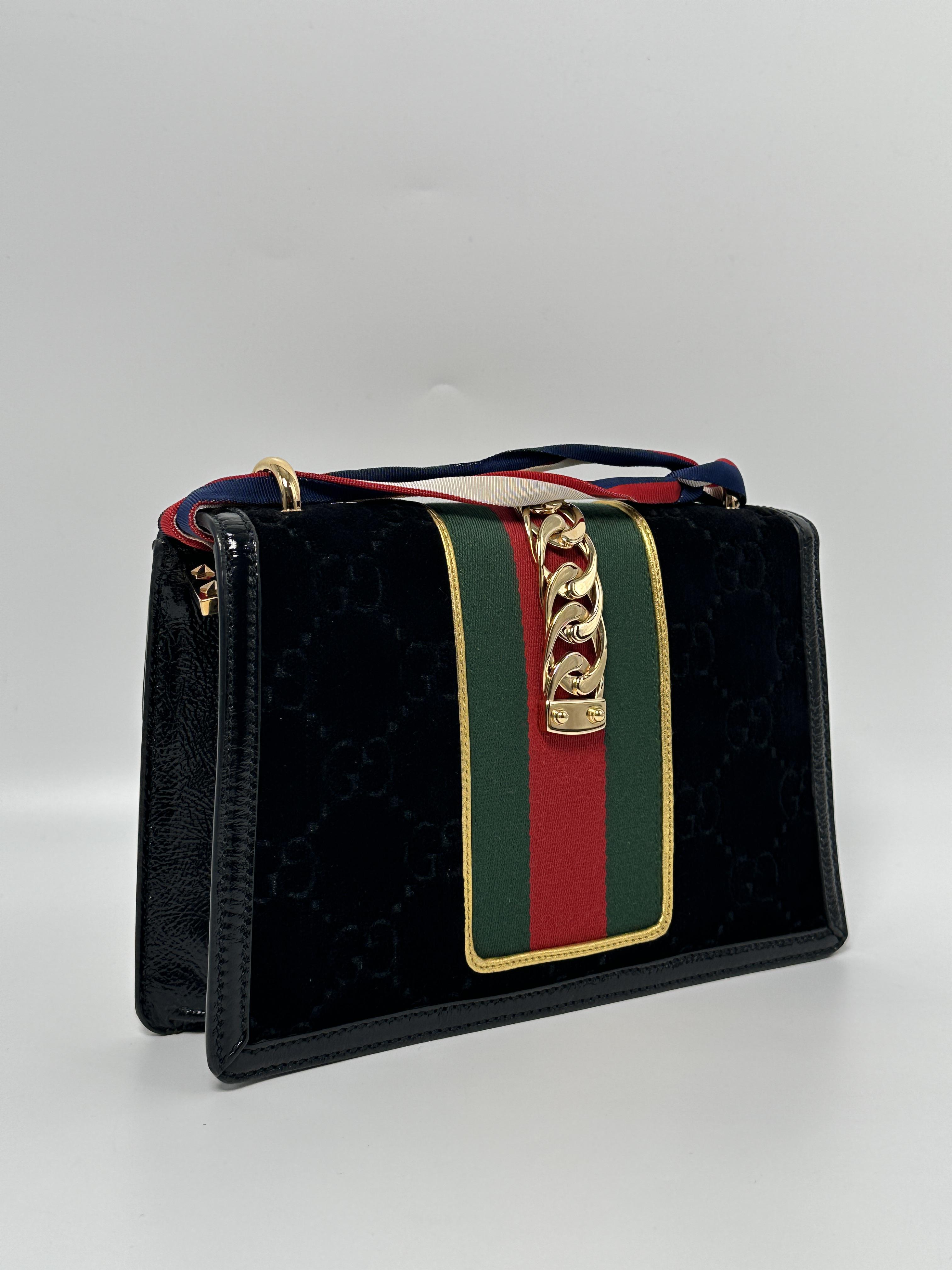 Pre-owned GUCCI Leather Crossbody Bags Sylvie Shoulder Handbag GG Velvet Small Black Crossbody Bag JD585GG