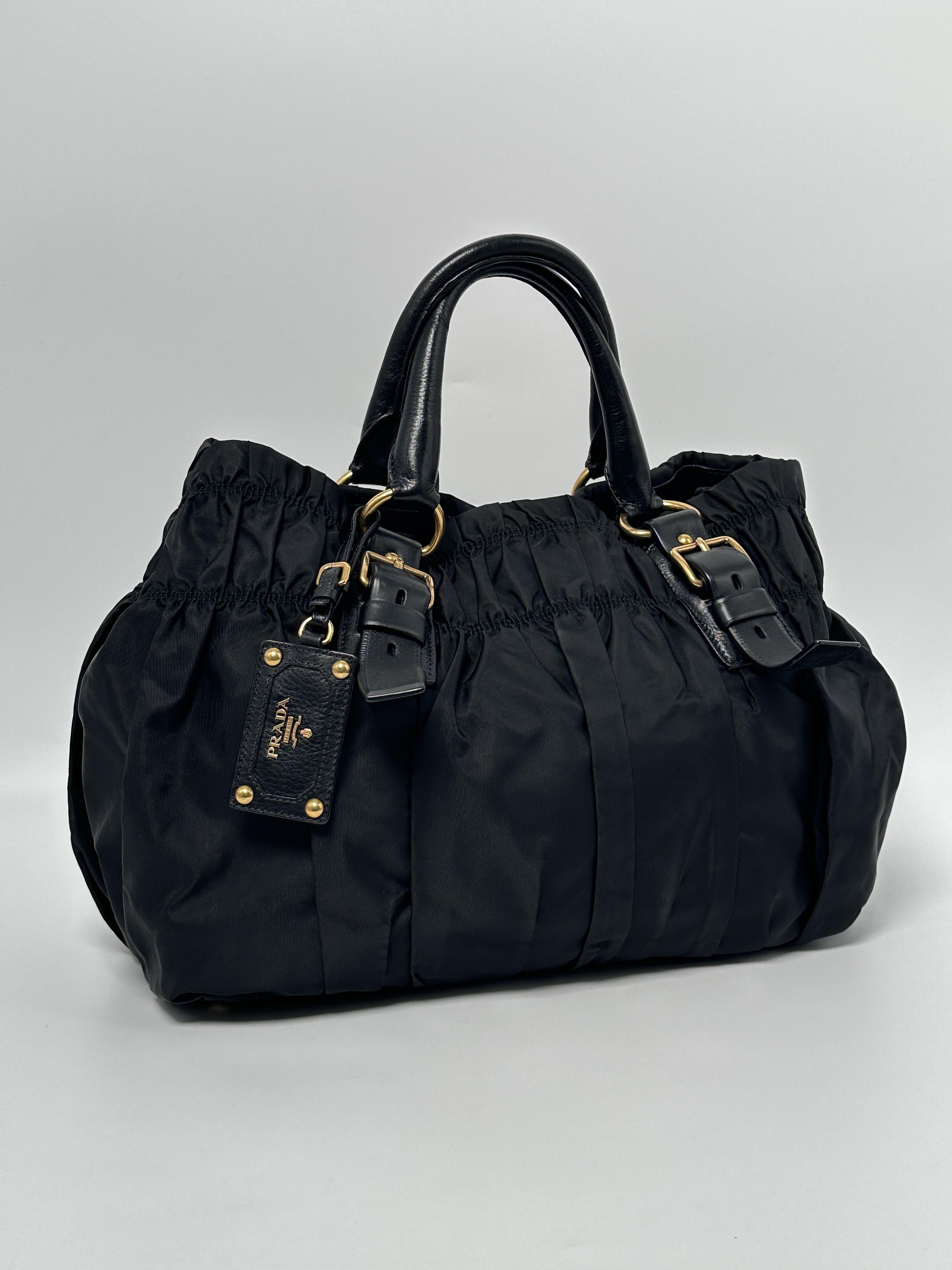 Pre-owned PRADA Ruched nylon textile with smooth black trim Tote Bags Black Tessuto Gaufre Tote Bag Top Handle Handbag ZS062PR