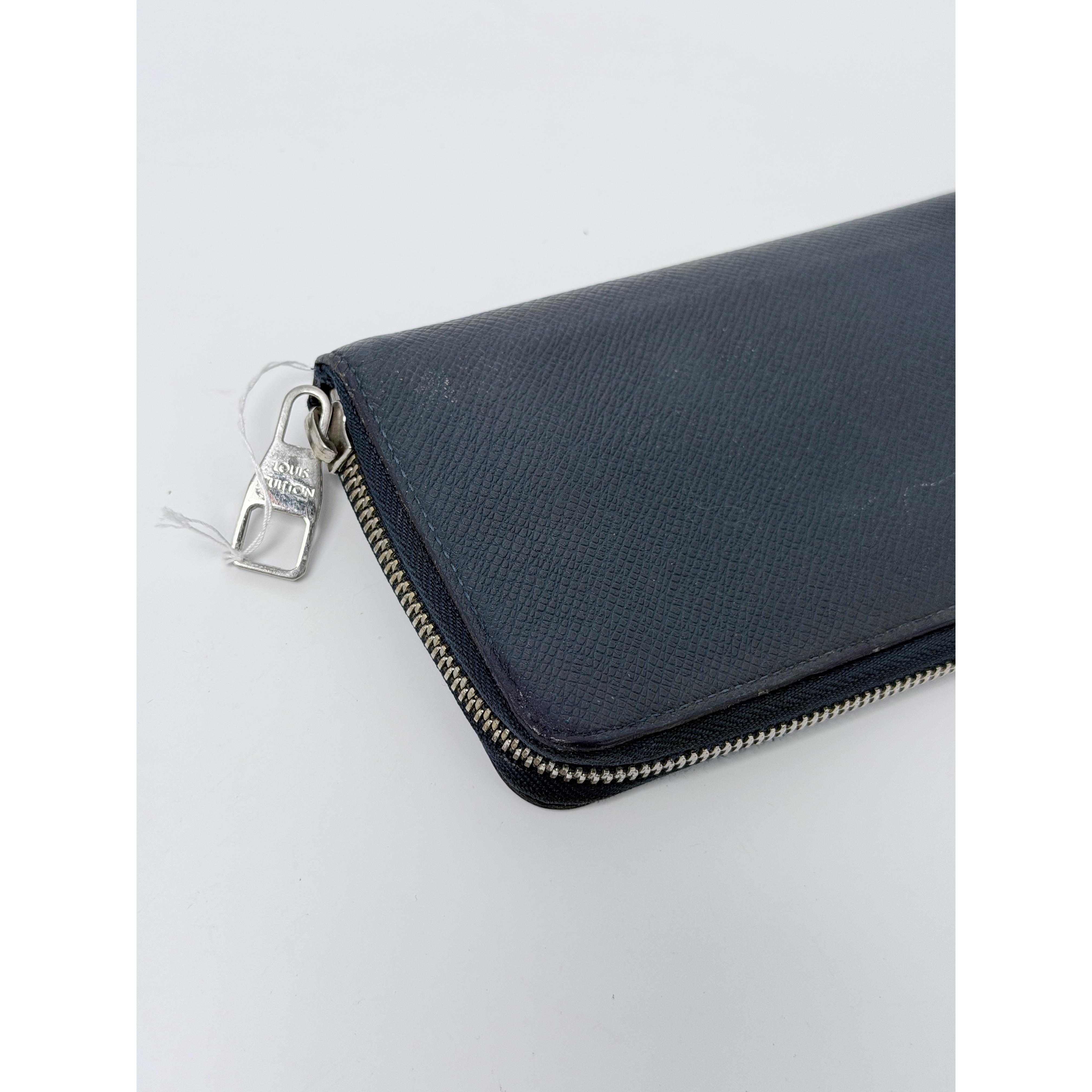 Pre-owned Louis Vuitton Leather Clutches & Wristlets Navy Blue Taiga Zippy Long Wallet Vertical JE97LV
