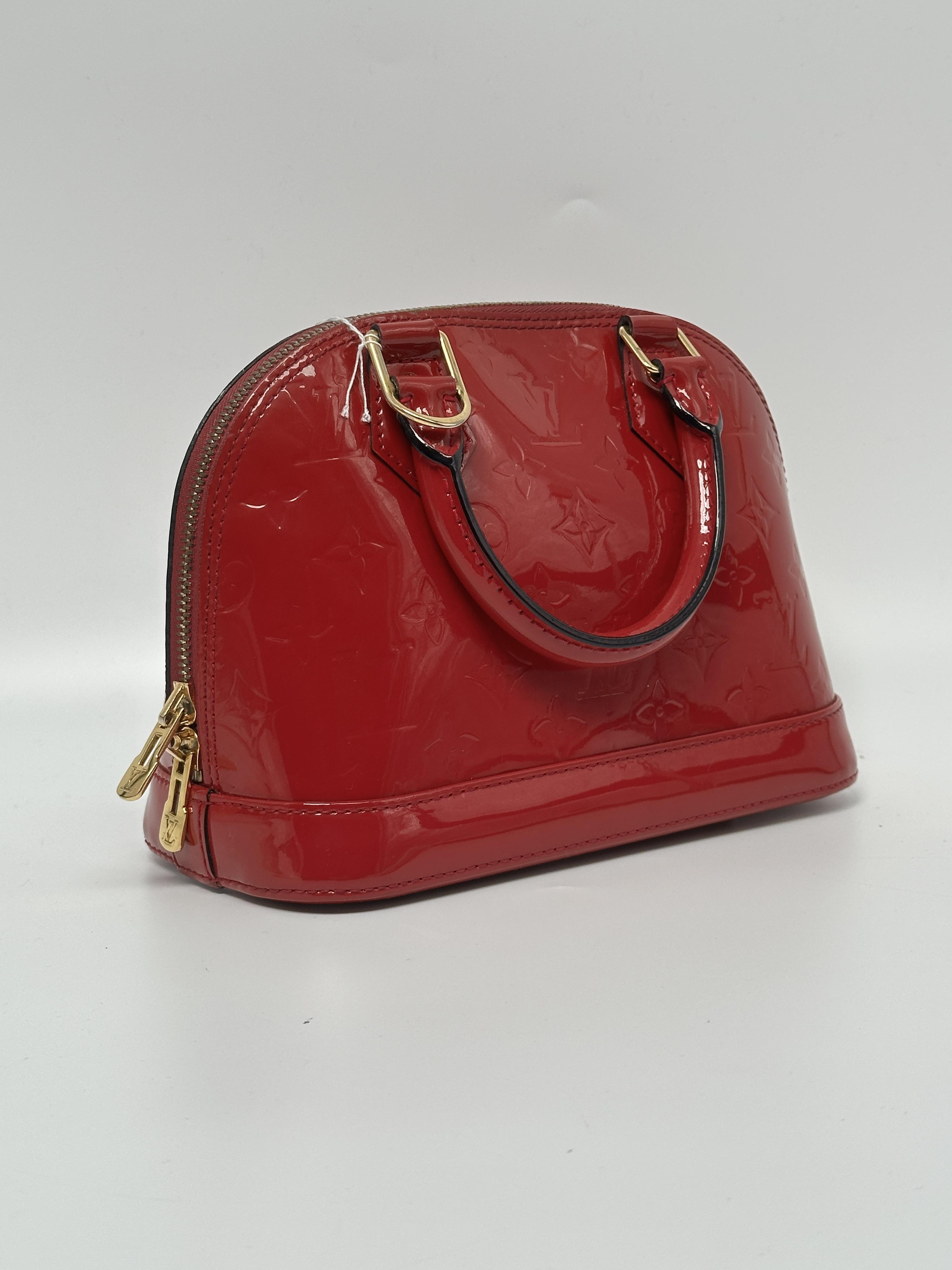 Pre-owned Louis Vuitton leather Shoulder Bags Monogram Vernis Alma BB Pomme dAmour Red Patent Crossbody Bag JE418LV