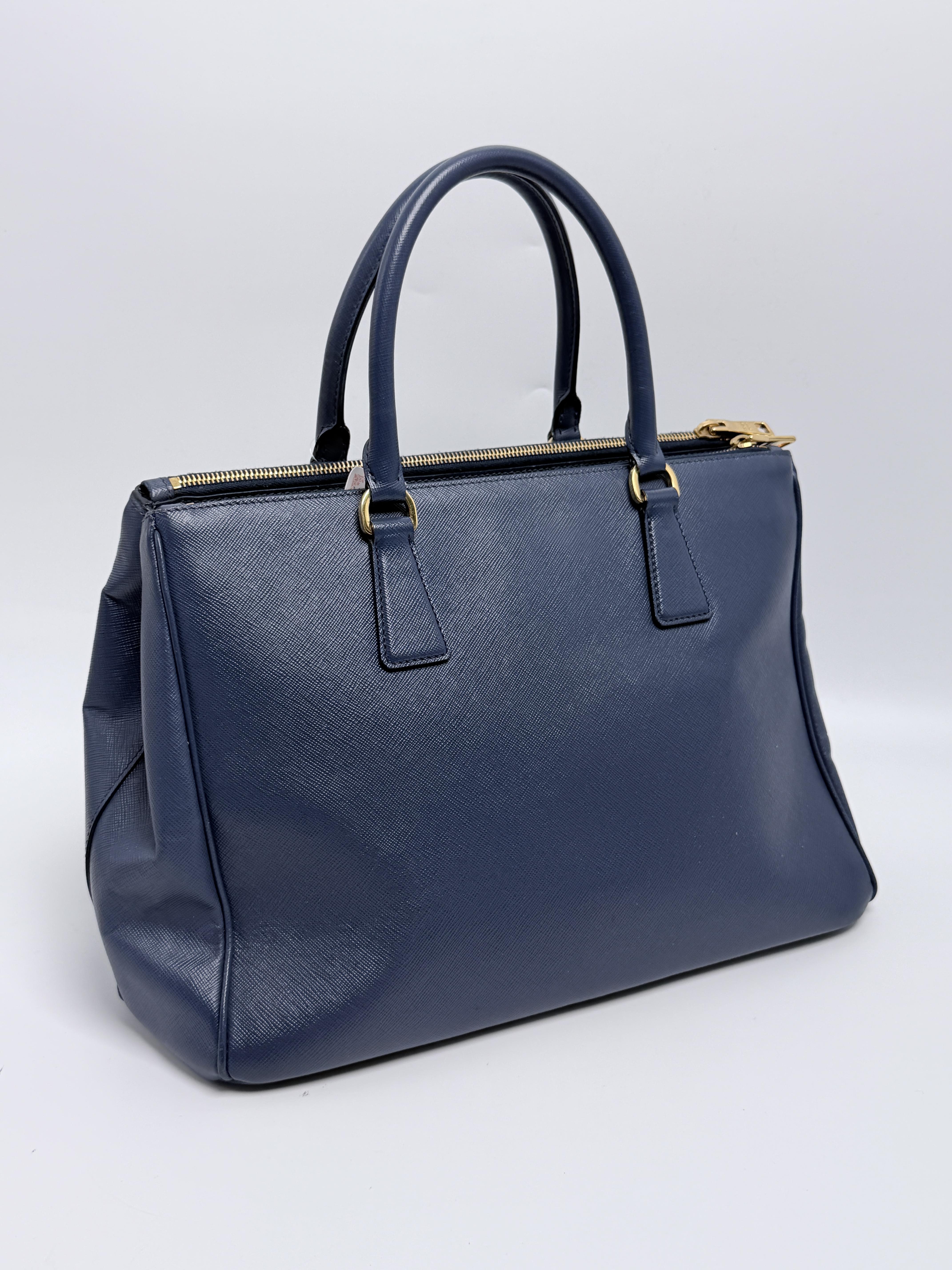 Pre-owned PRADA Leather Tote Bags Bluette Cobalto Bi Color Saffiano Lux Front Pocket Tote Bag Handle Handbag ZS035PR