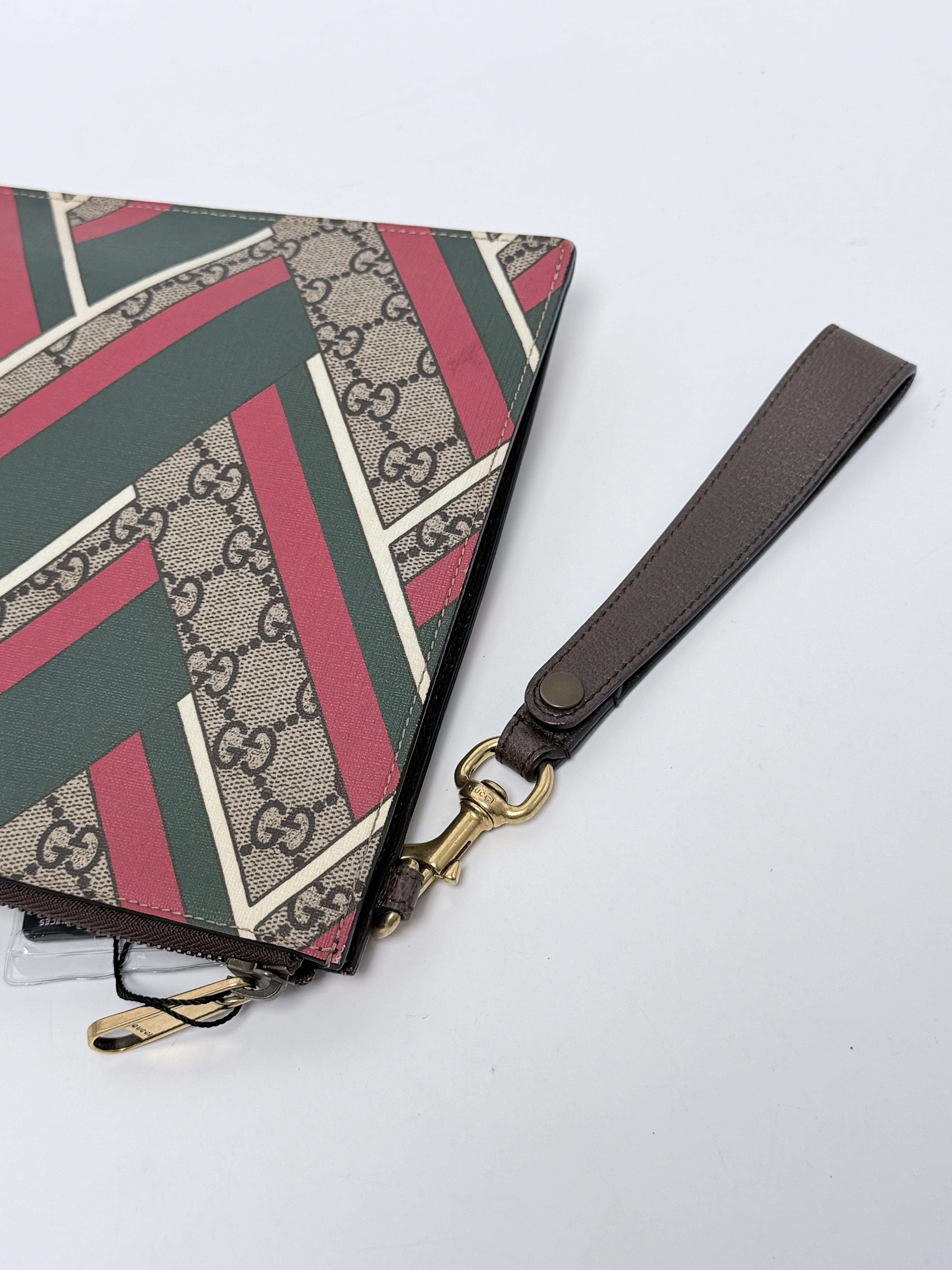 GG Supreme Chevron Canvas Medium Zip Pouch Clutch Wristlet JD1457GG
