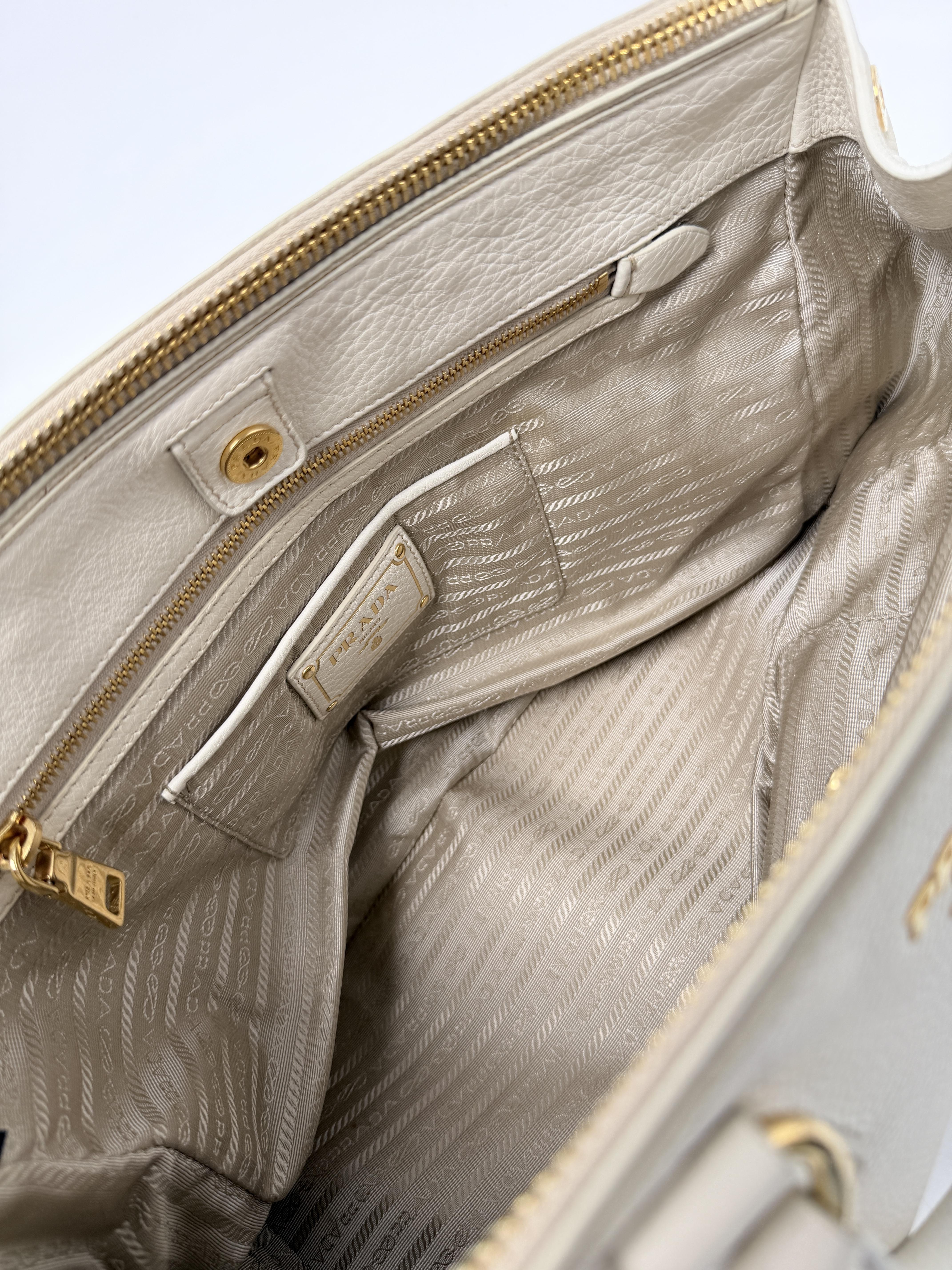Vitello Daino Ivory Pebbled Double Zip Tote Gold Hardware JP010PR