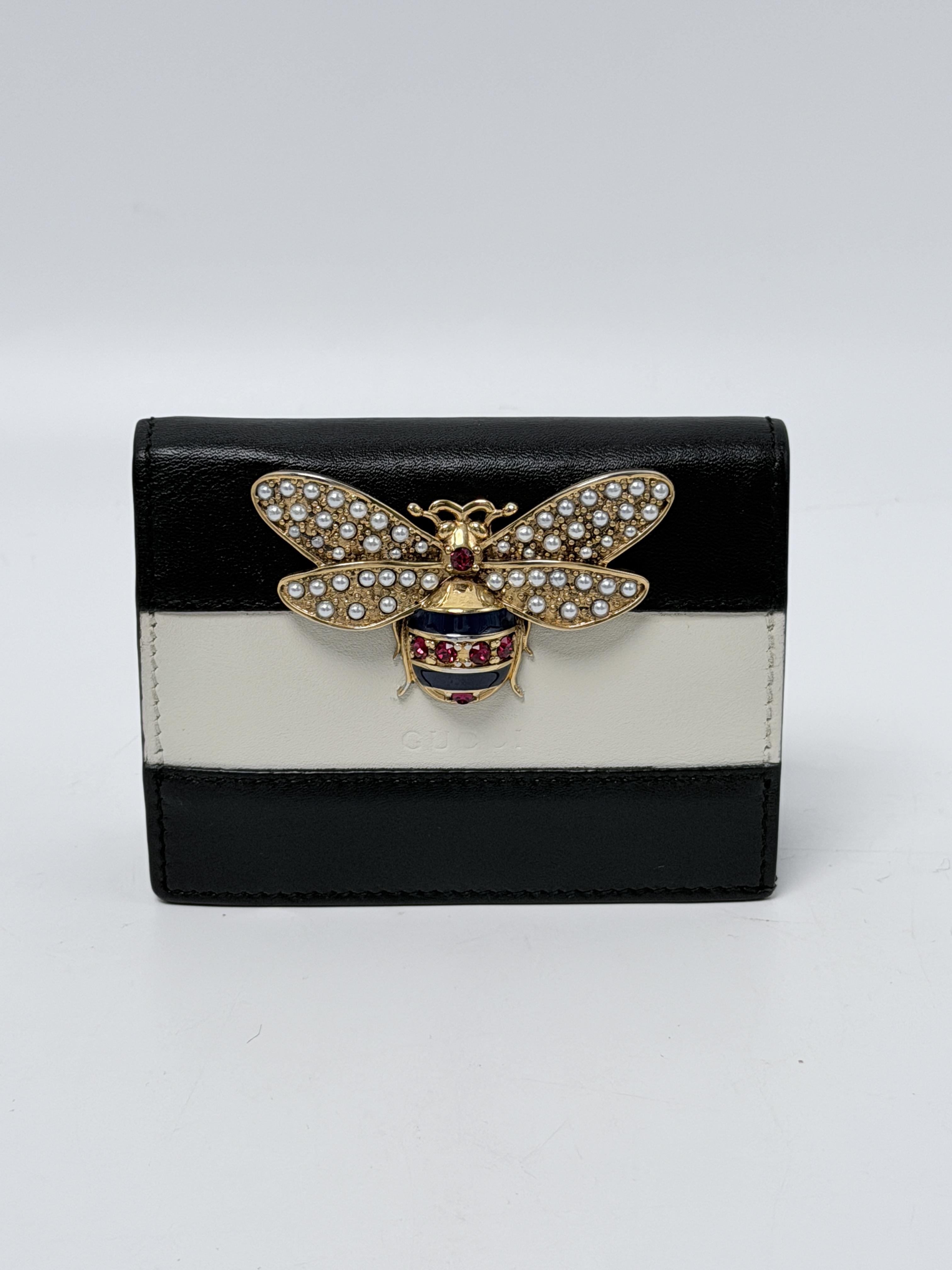 Queen Margaret Smooth Bee Card Case Wallet Black White JD1274GG