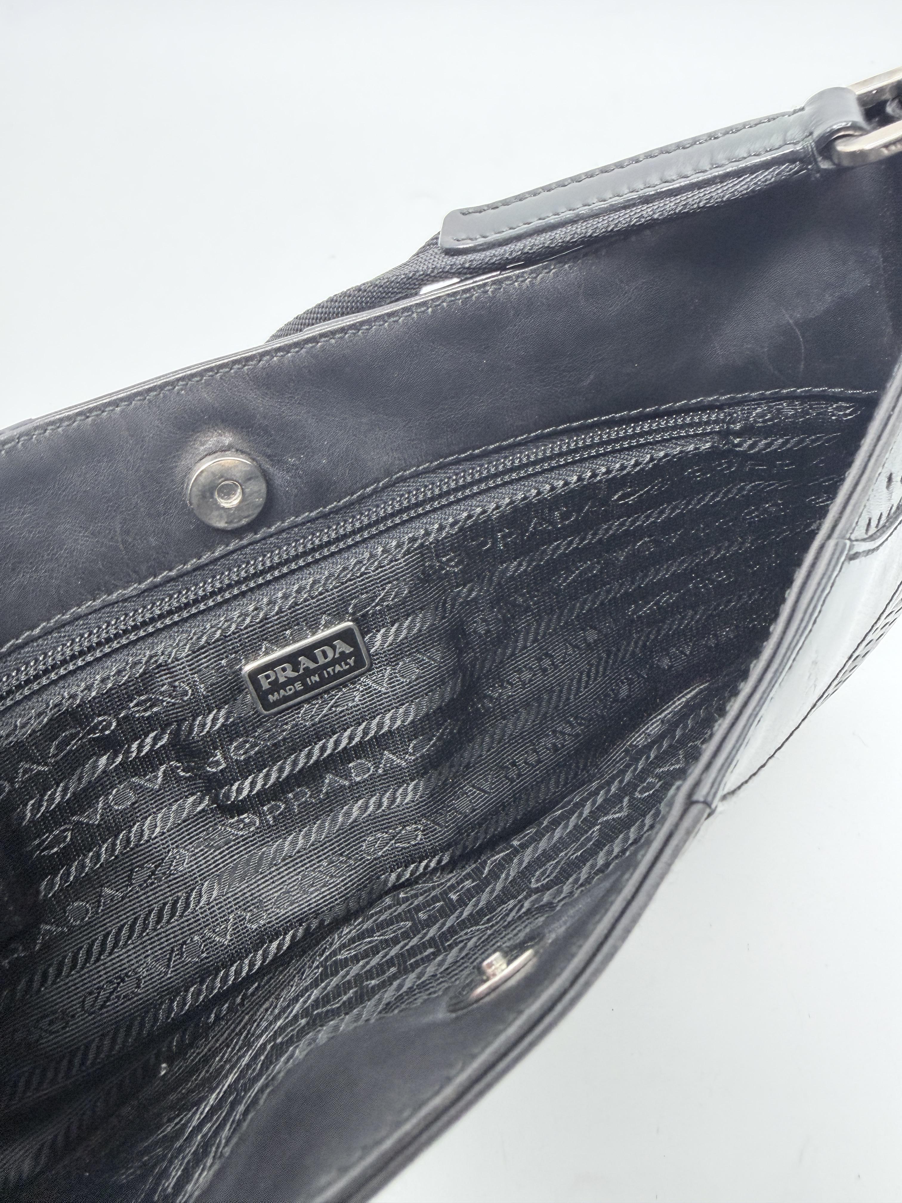 Vintage SS2000 Vitello Drive Perforated Leather Shoulder Bag Black BIN005PR