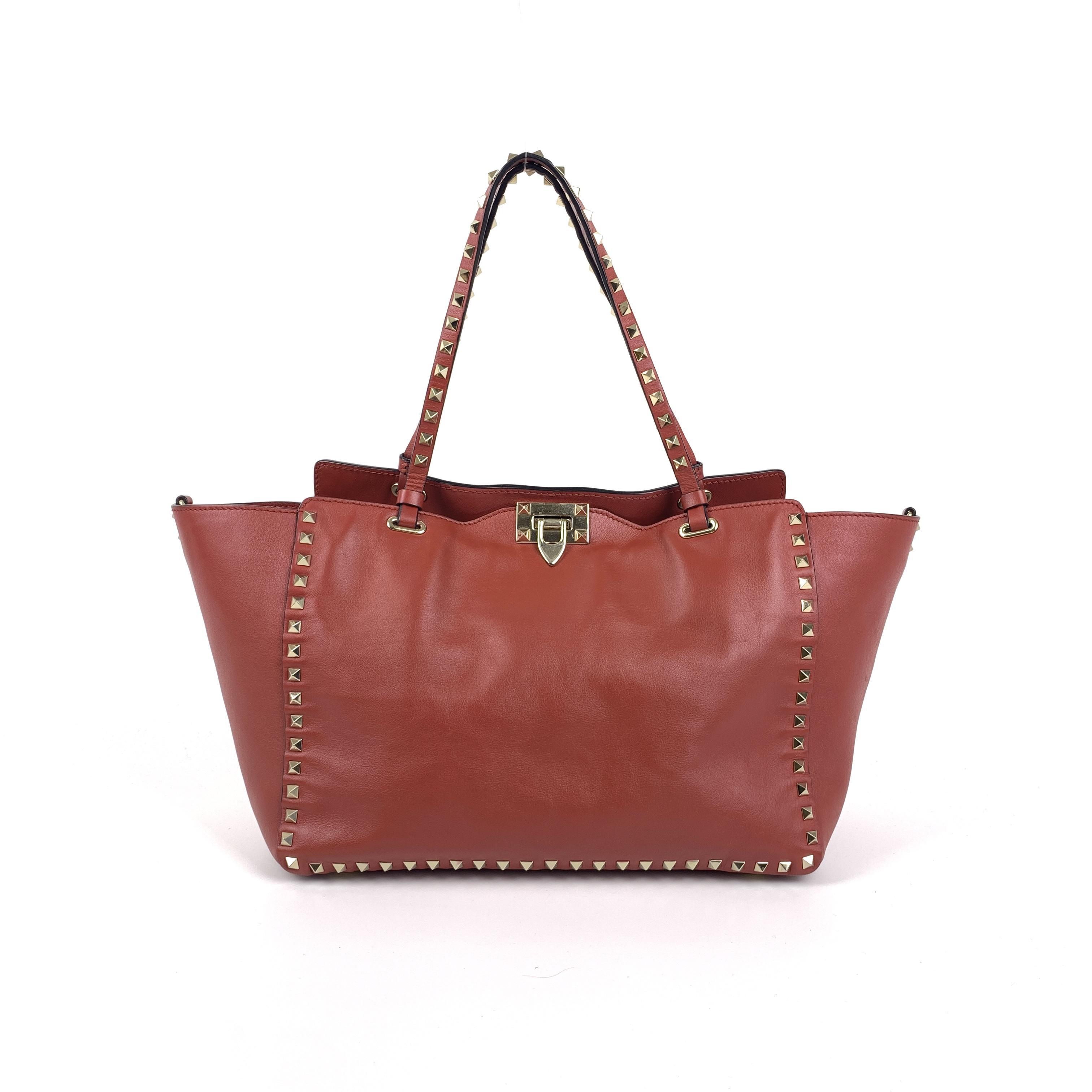 Valentino Garavani Rockstud Red Leather Shoulder Bag，SH104