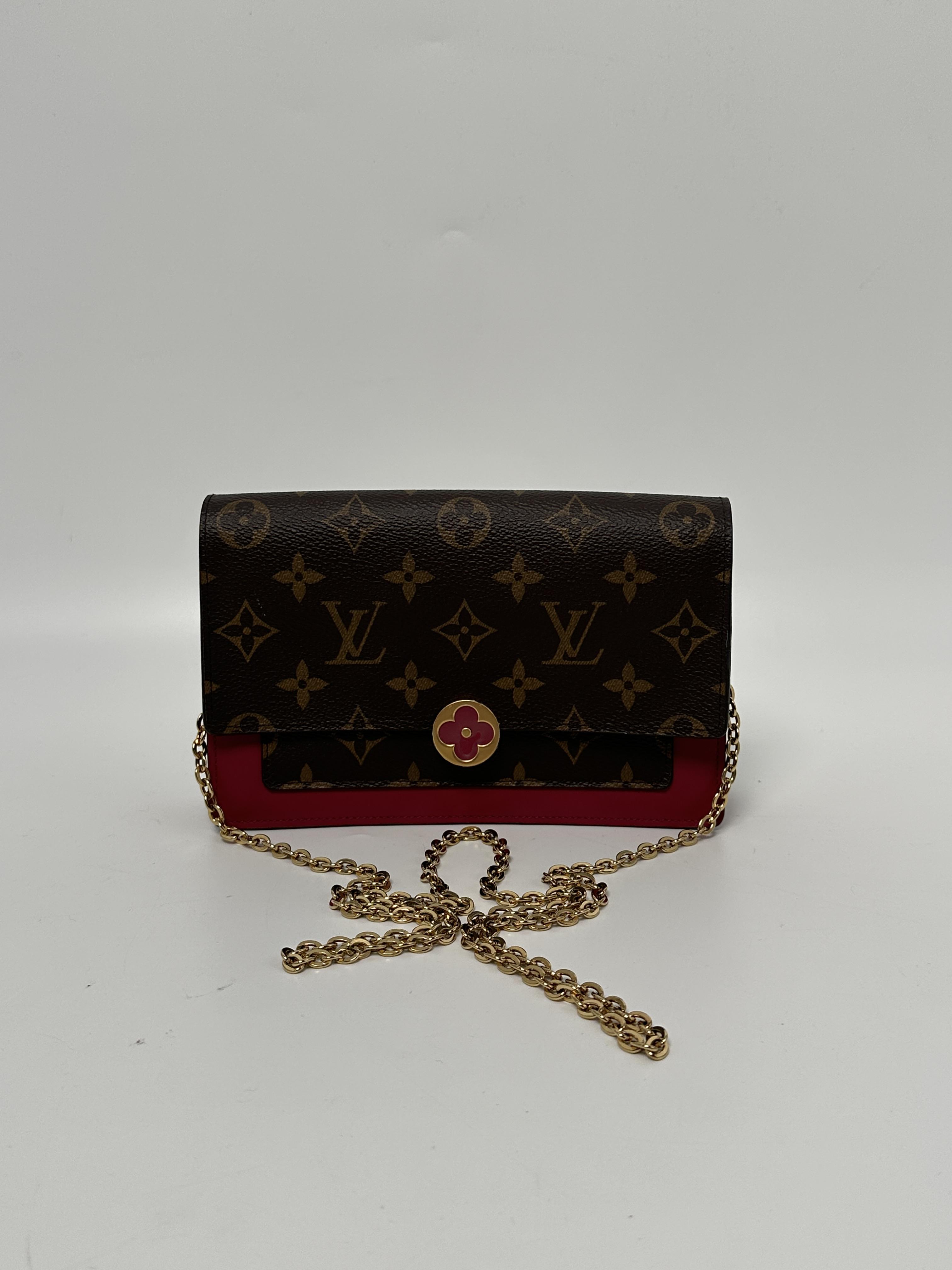 Pre-owned Louis Vuitton canvas Shoulder Bags Monogram Flower Chain Wallet Shoulder Bag ZS100LV