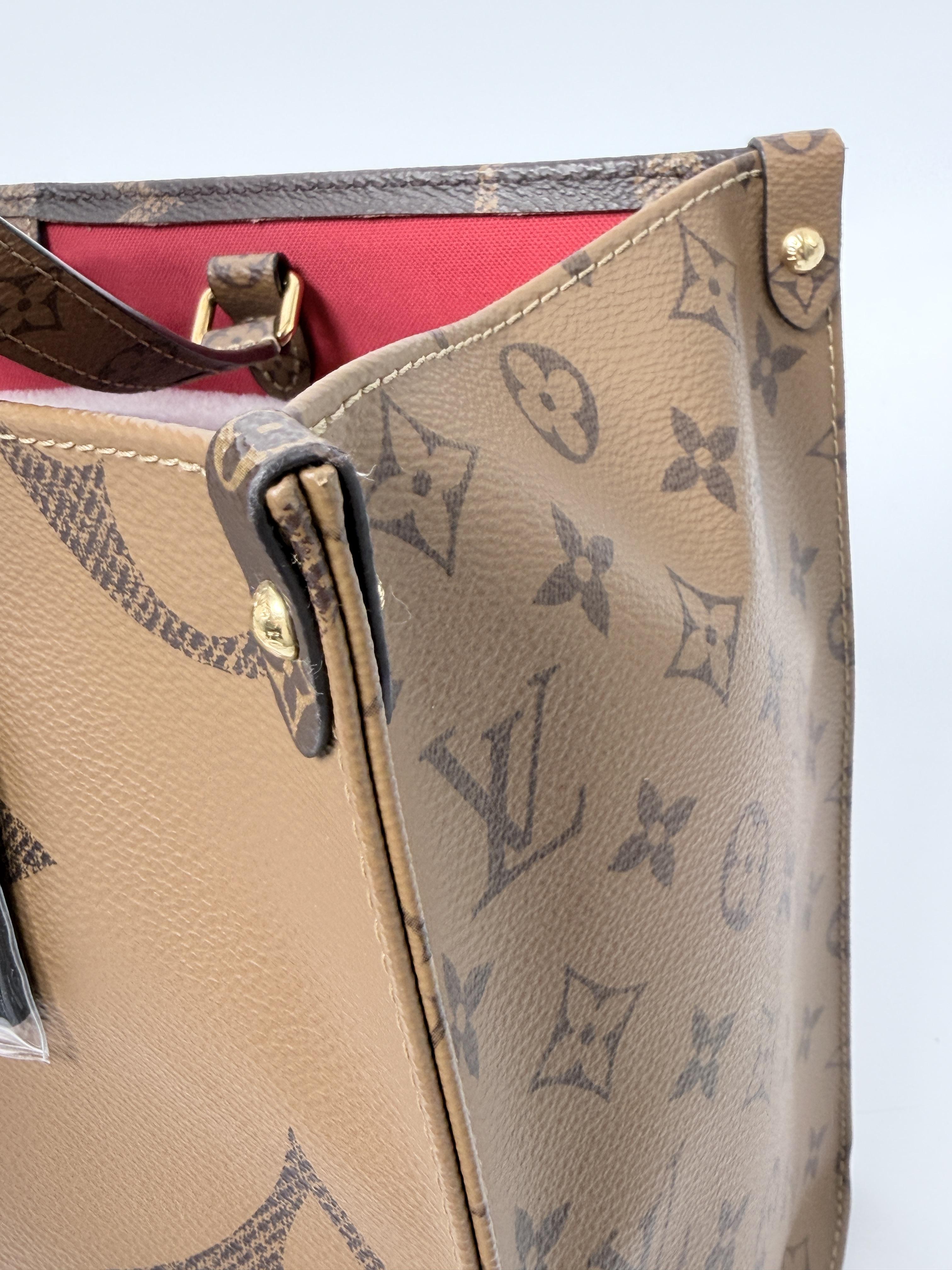 Monogram Giant Reverse OnTheGo PM Tote Bag JD1245LV