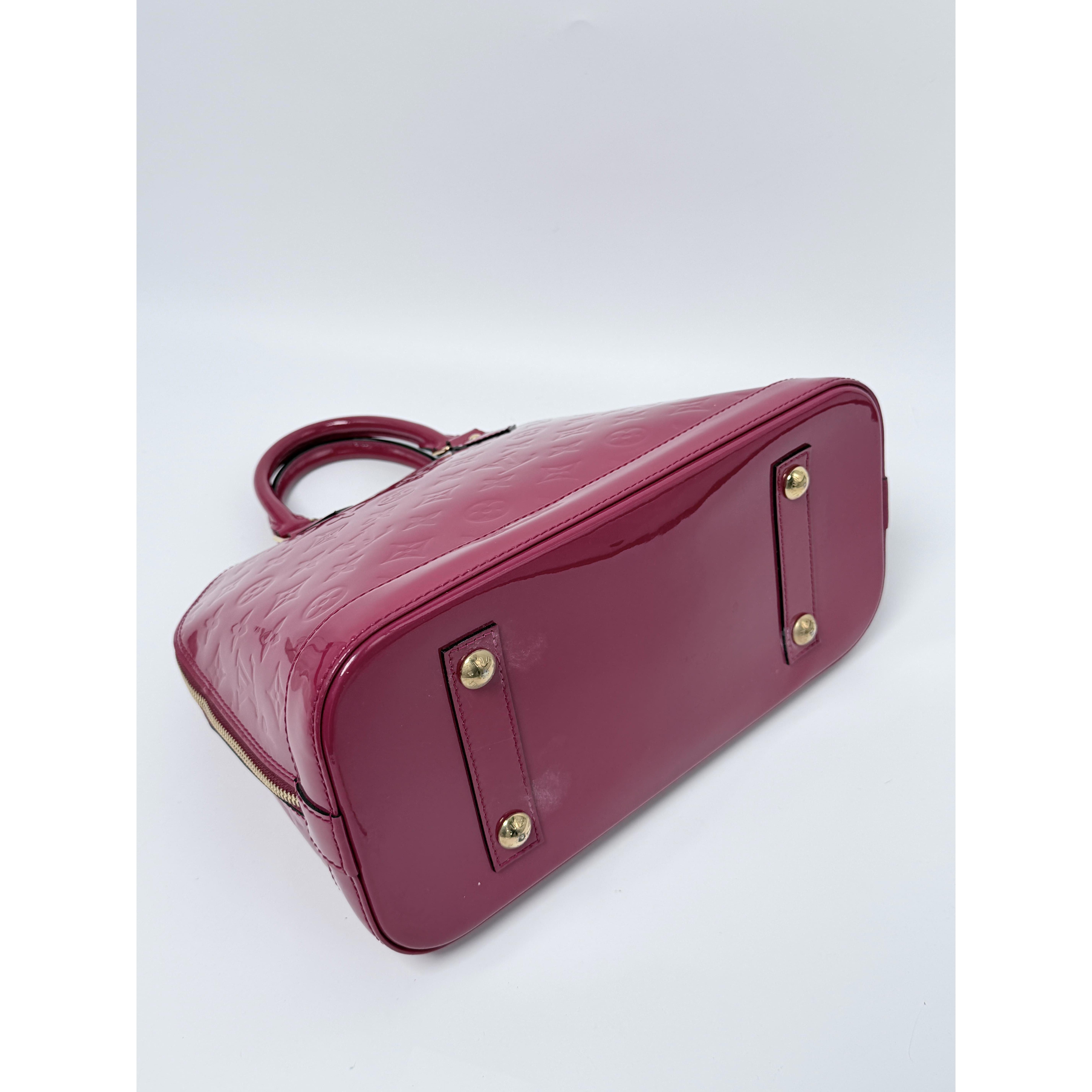 Pre-owned Louis Vuitton patent leather Shoulder Bags Monogram Vernis Alma bag JA410LV