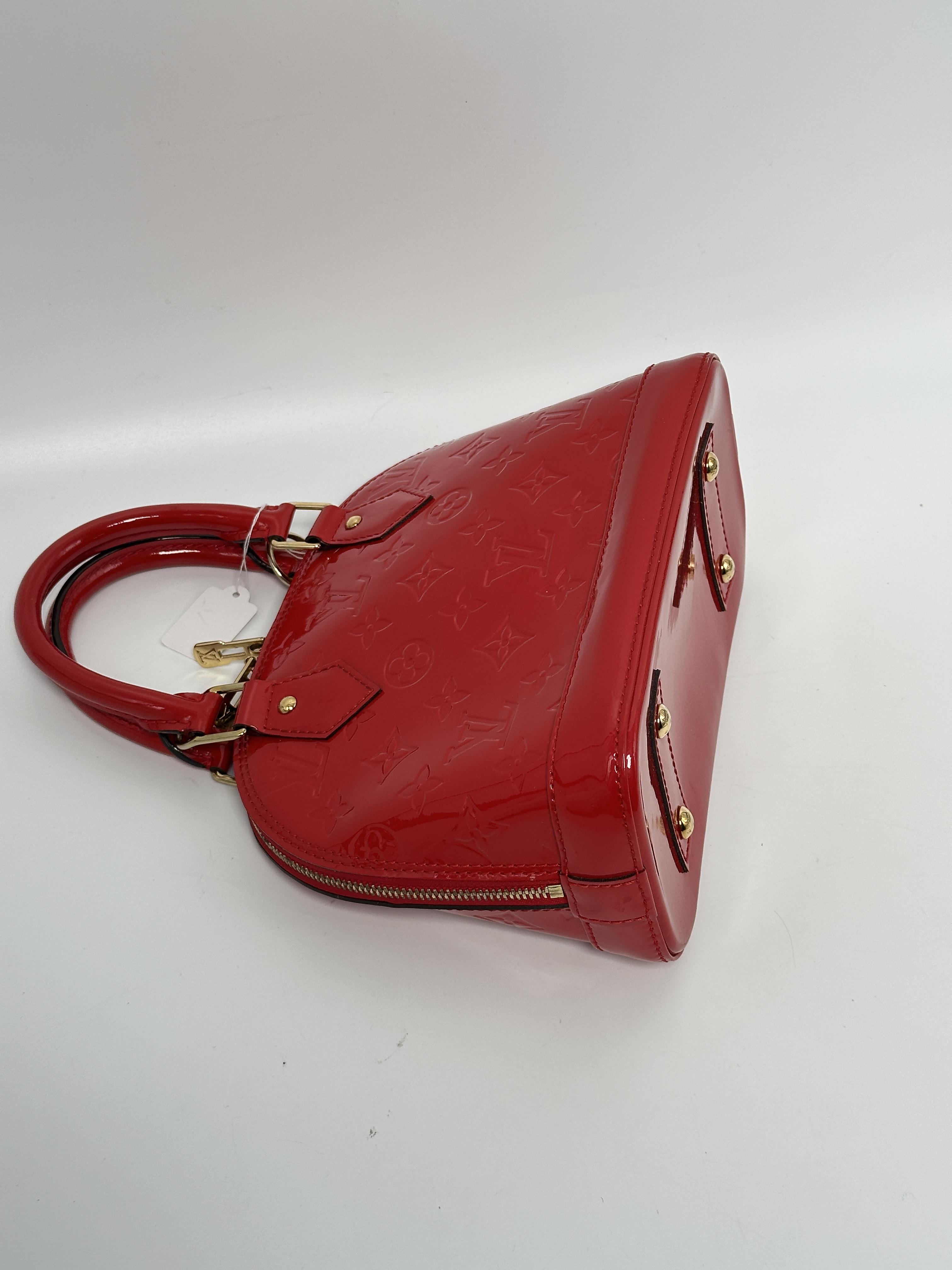 Pre-owned Louis Vuitton leather Shoulder Bags Alma BB Monogram Vernis Handbag Shoulder Bag Red JE526LV