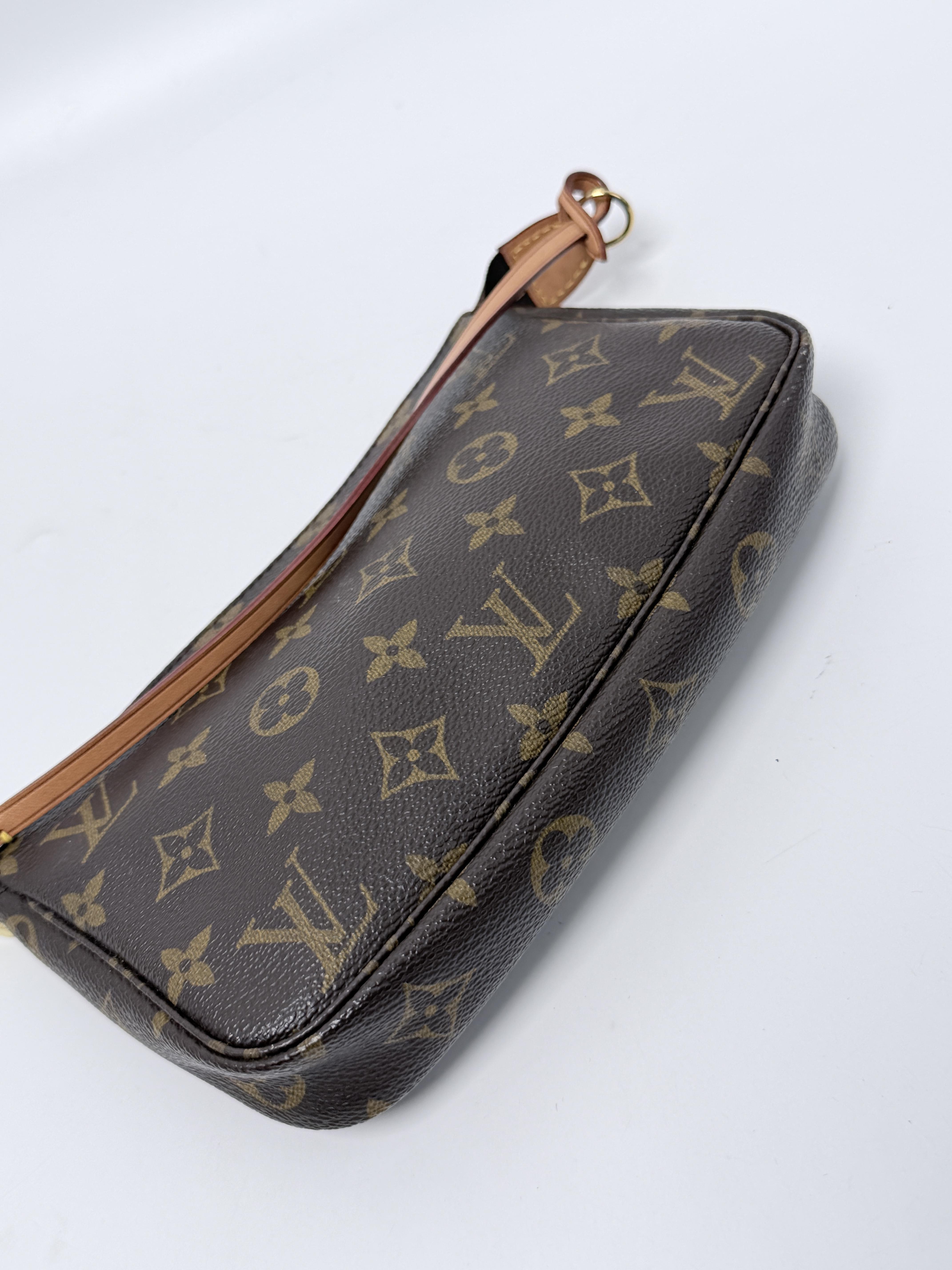 Monogram Canvas Pochette Accessoires Shoulder Bag FJ034LV