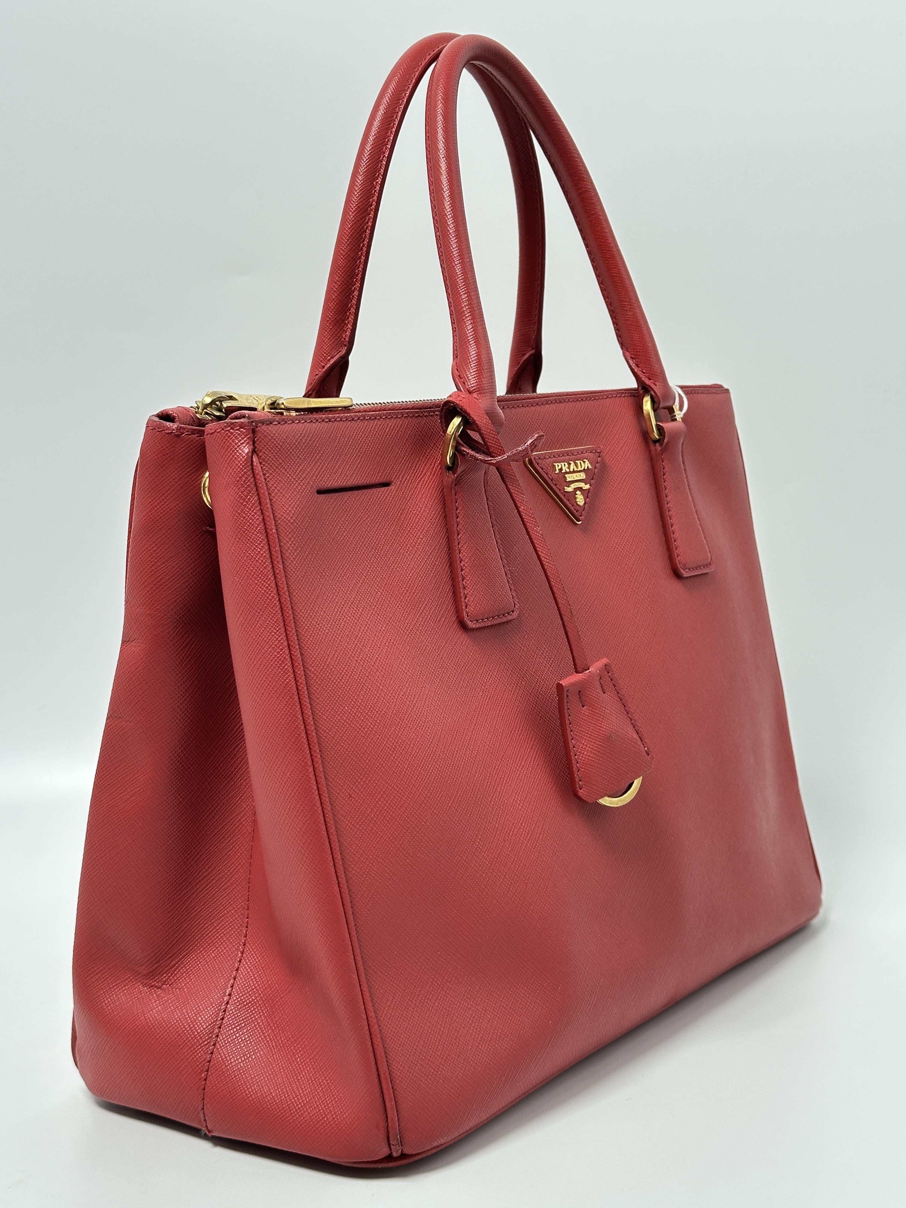 Red Galleria Saffiano Tote Bag Top Handle Bag Shoulder Handbag JE459PD