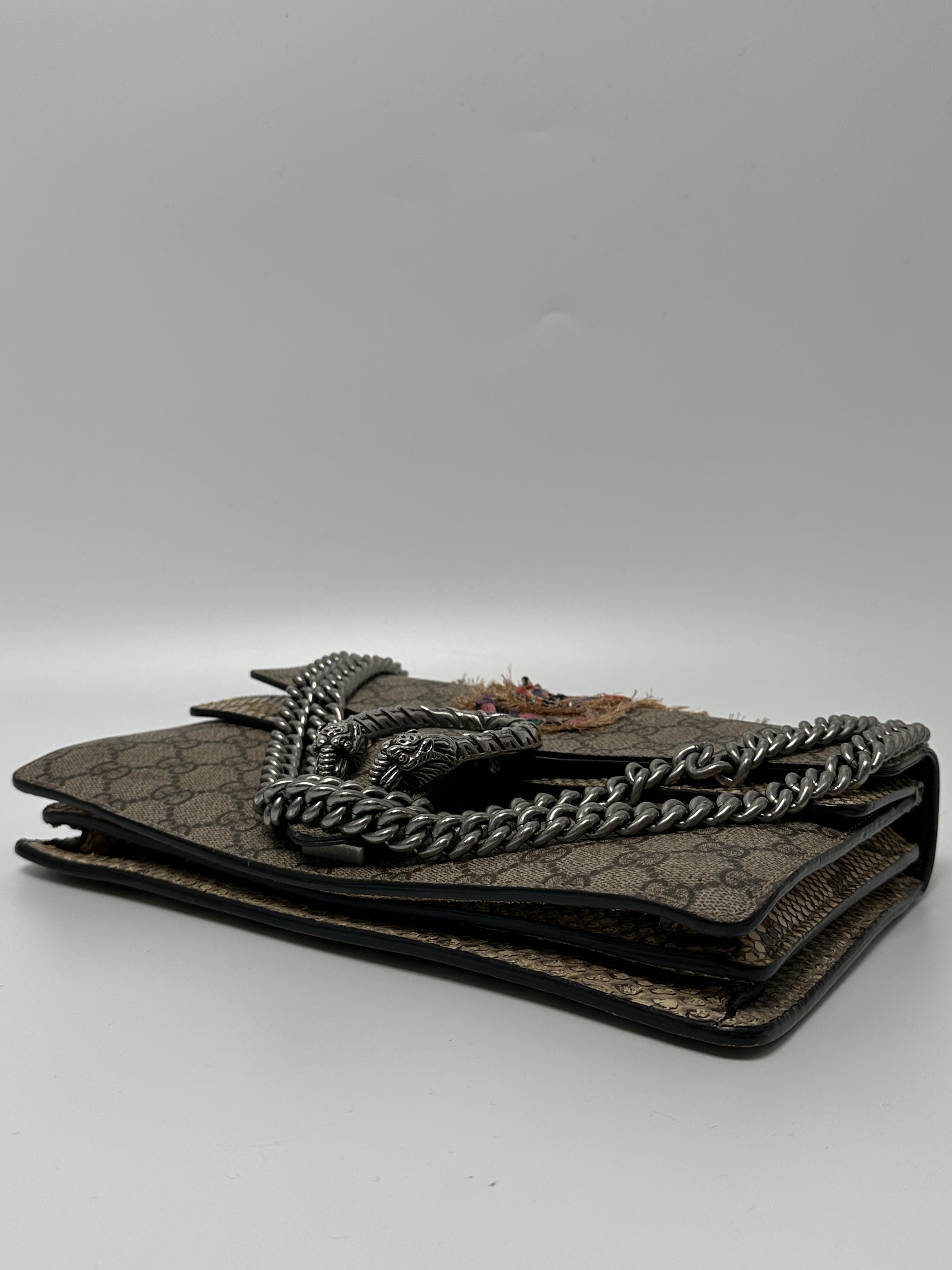 Pre-owned GUCCI GG LEATHER Shoulder Bags Gucci Dionysus GG Supreme Embroidered Shoulder Bag ZS018GG