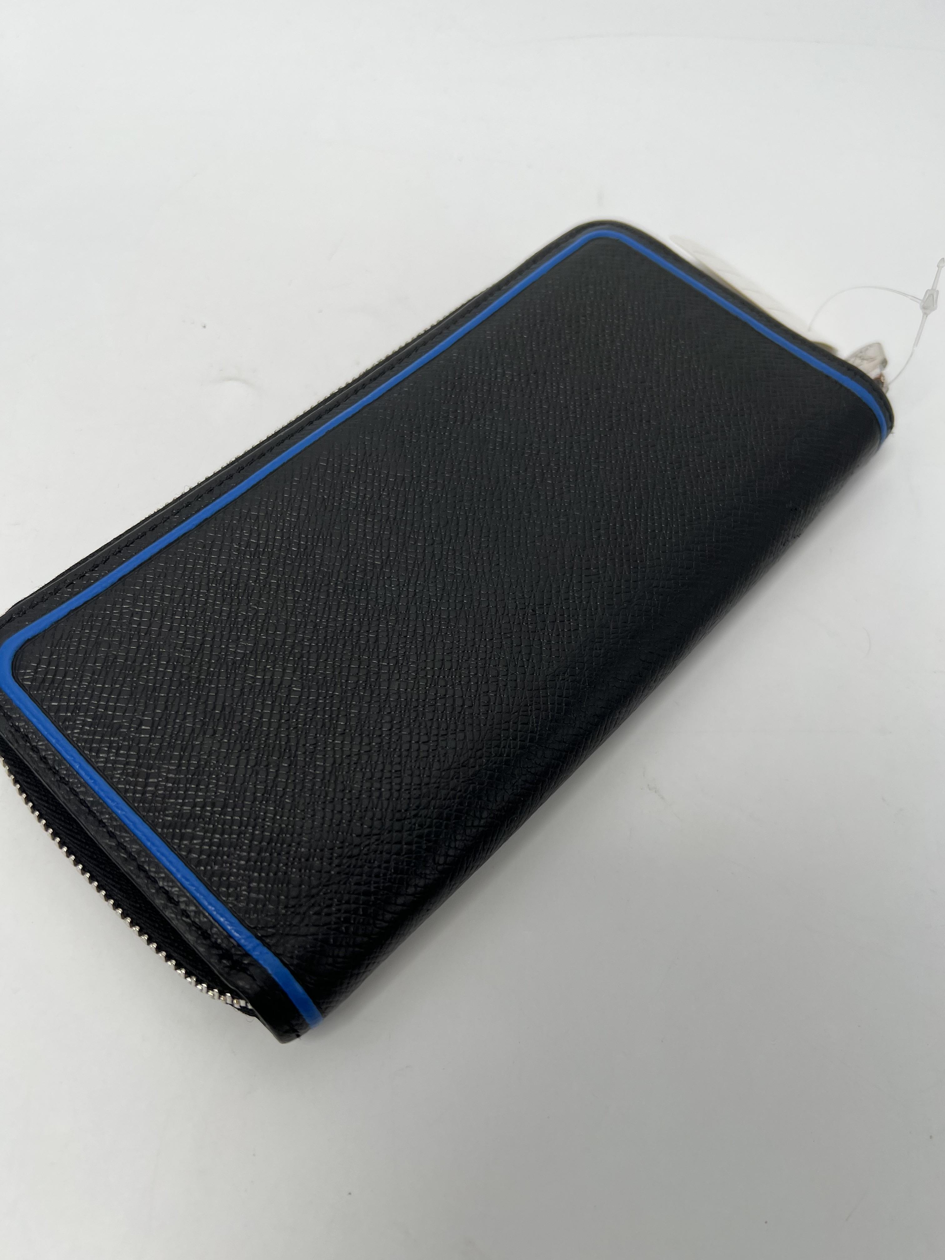 Zippy Wallet Black Taiga Leather Blue Trim Long Zip Around Wallet Silver Hardware JP008LV