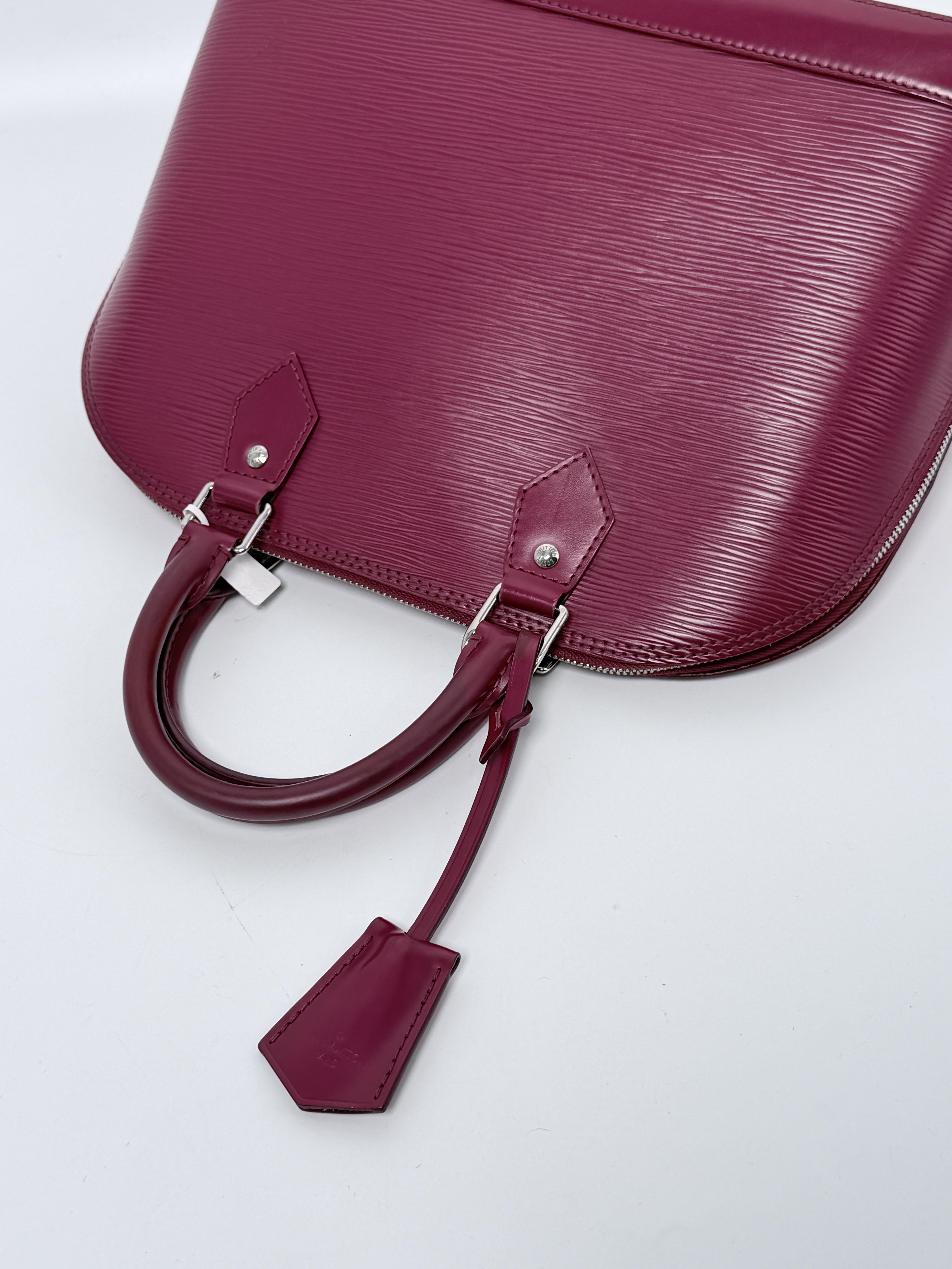 Pre-owned Louis Vuitton leather Shoulder Bags Epi Alma PM Shoulder Bag Fuchsia JA945LV