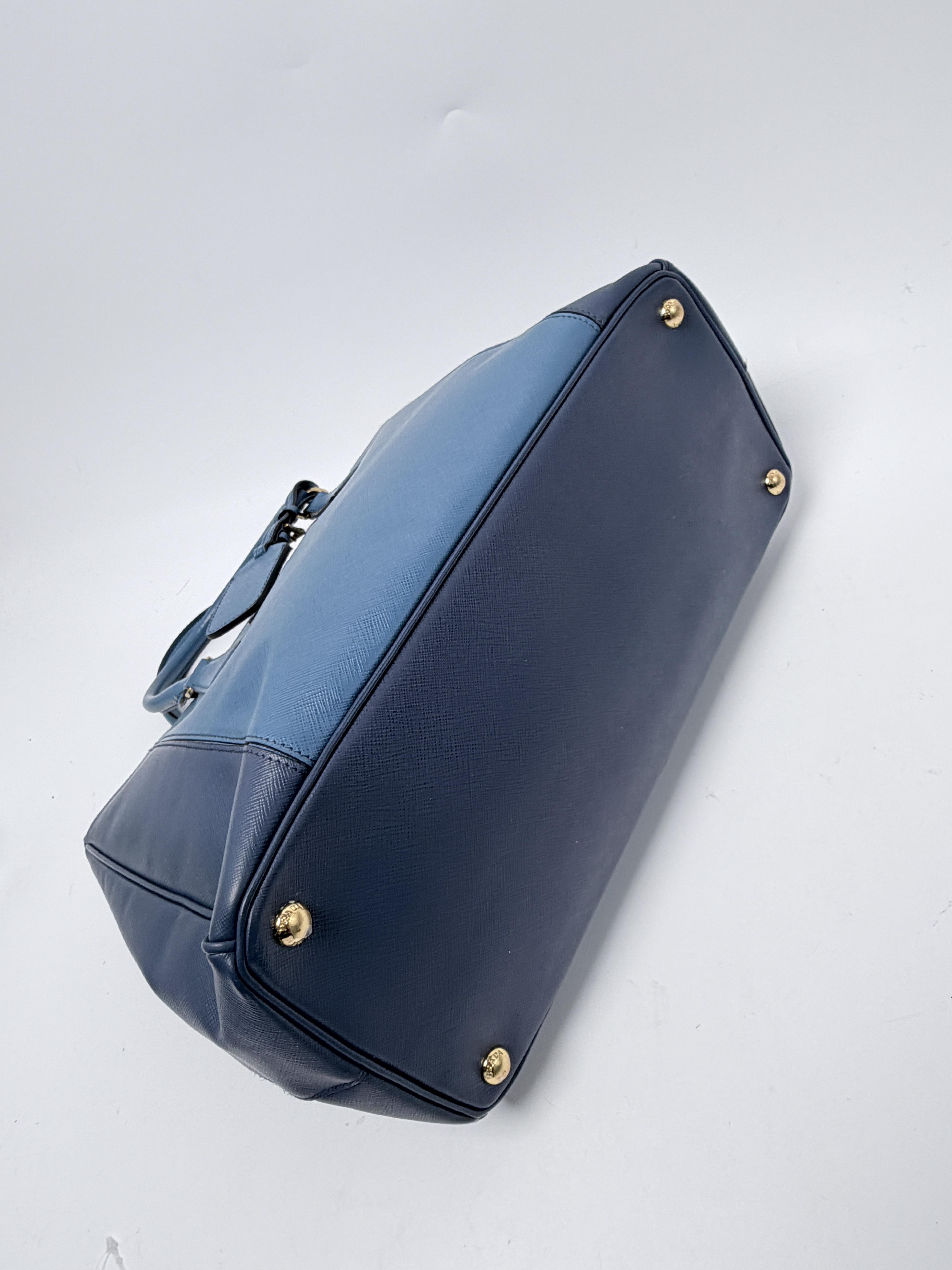 Galleria Medium Bicolor Saffiano Tote Bag Handle Handbag Navy Blue ZS067PR