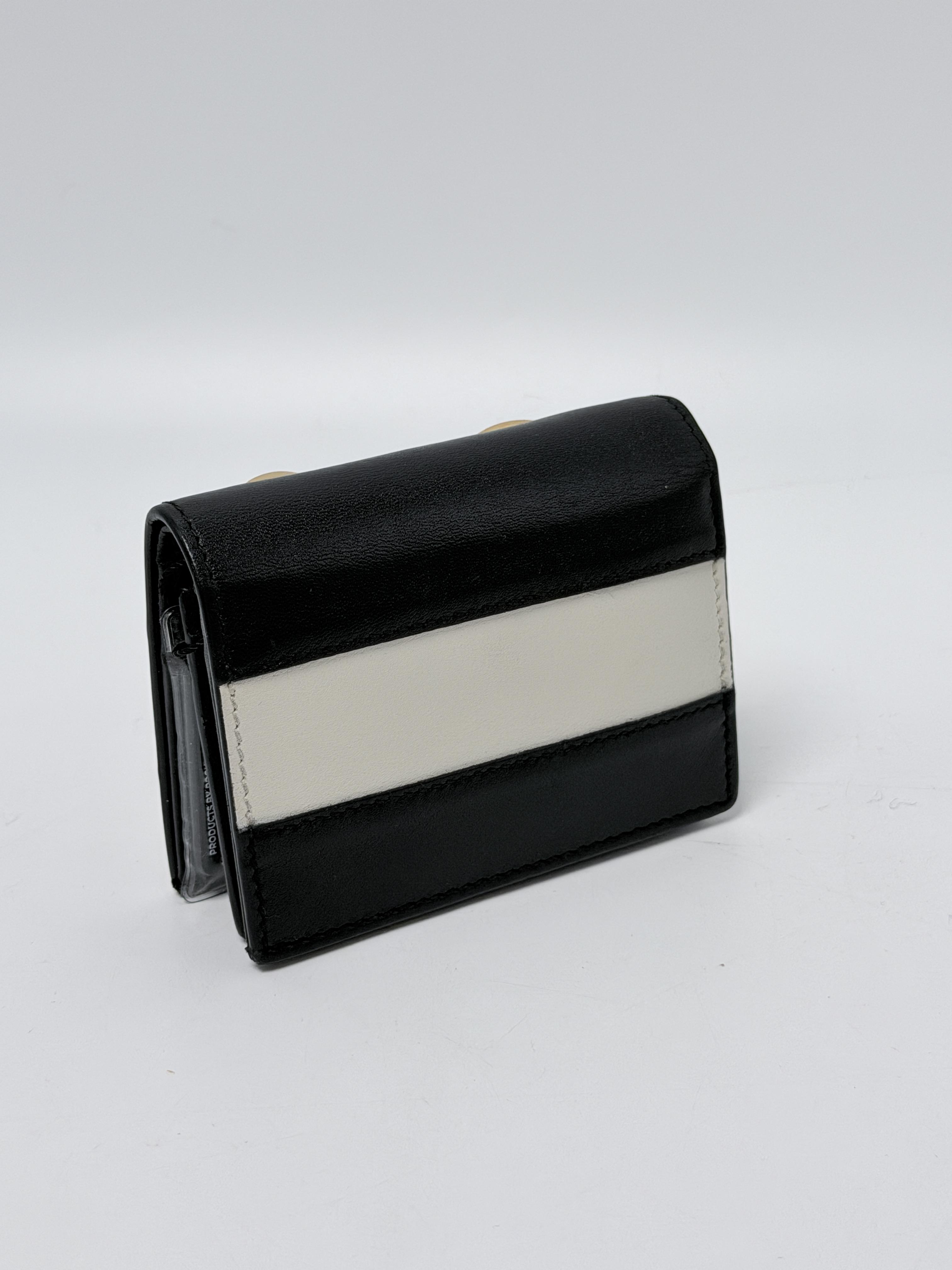 Queen Margaret Smooth Bee Card Case Wallet Black White JD1274GG