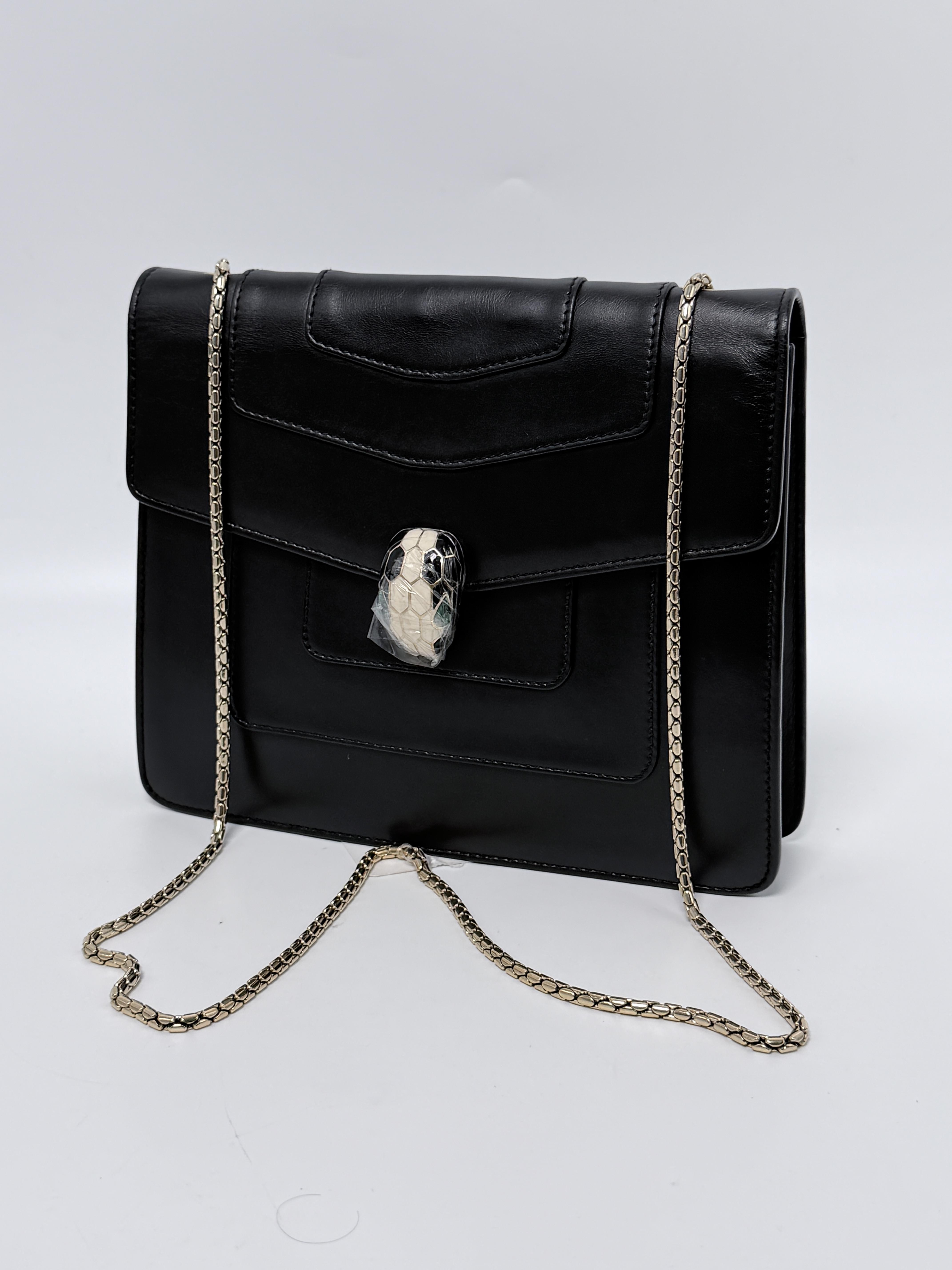 Pre-owned Bvlgari leather Shoulder Bags Serpenti Forever Chain Shoulder Bag Black ZS168BG