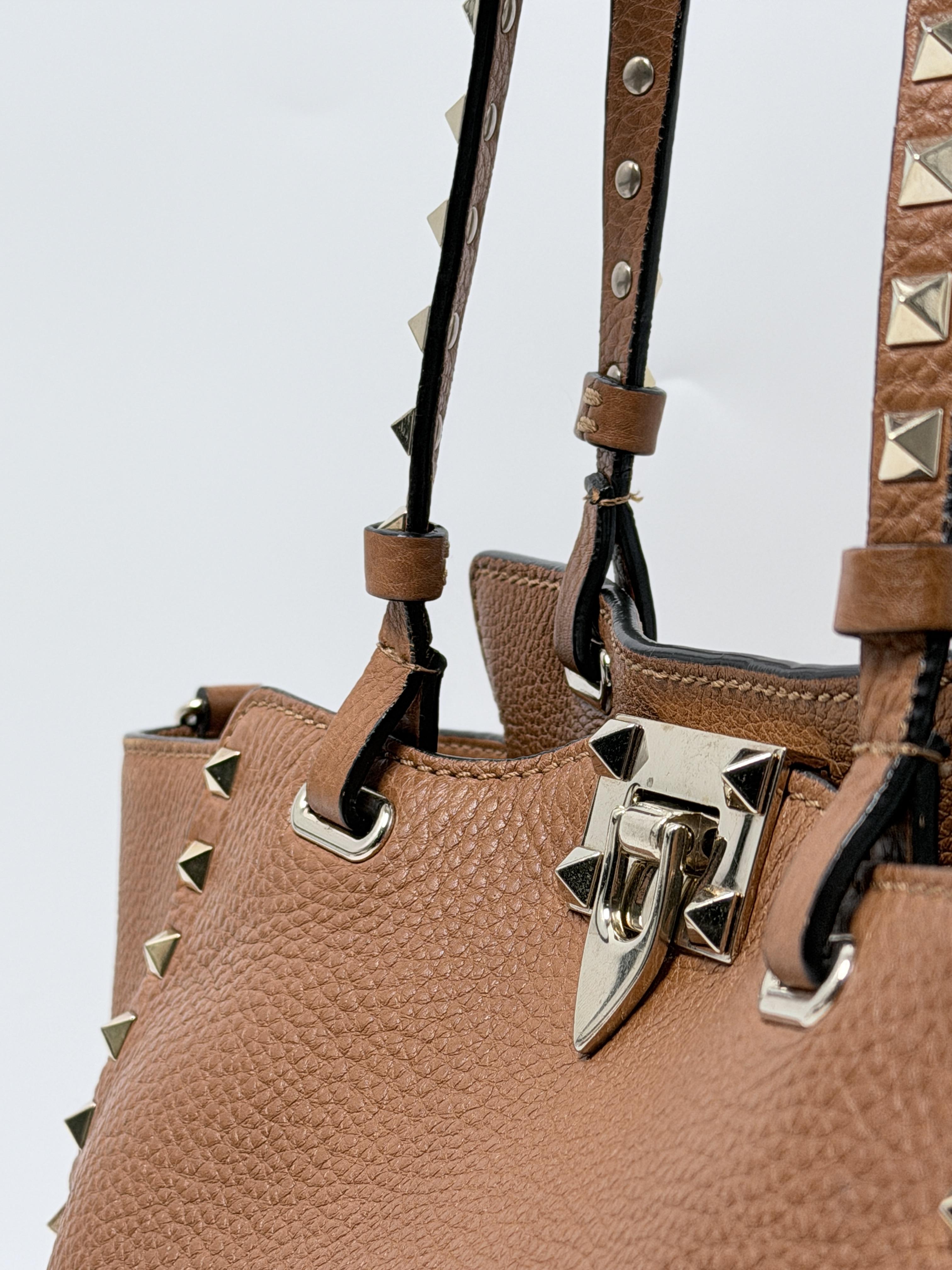Garavani Rockstud Medium Grained Flip Lock Tote Cognac Brown JD1509VL