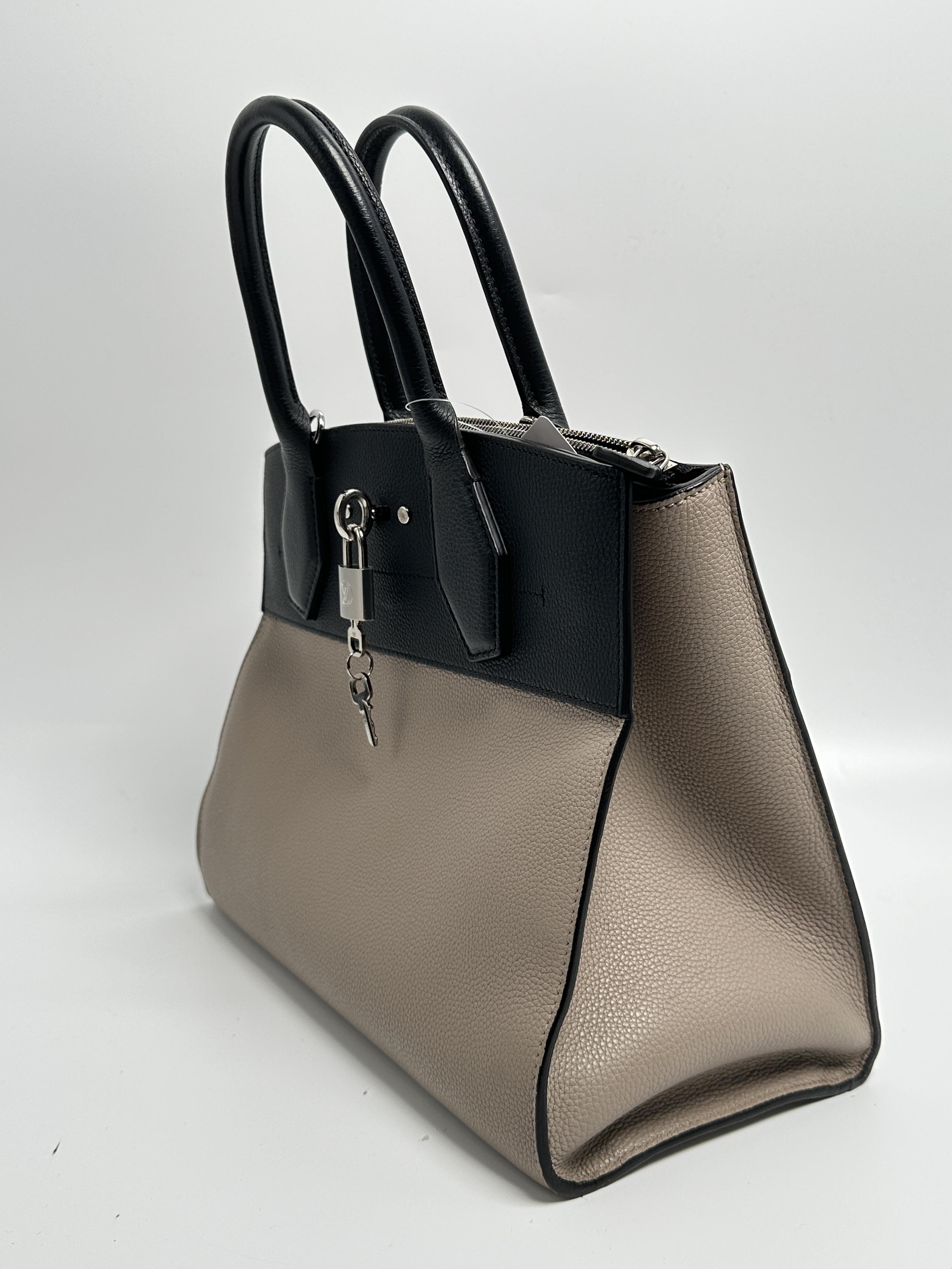 Pre-owned Louis Vuitton Leather Shoulder Bags Grained Calfskin City Steamer MM Tote Bag Handle Handbag ZS033LV