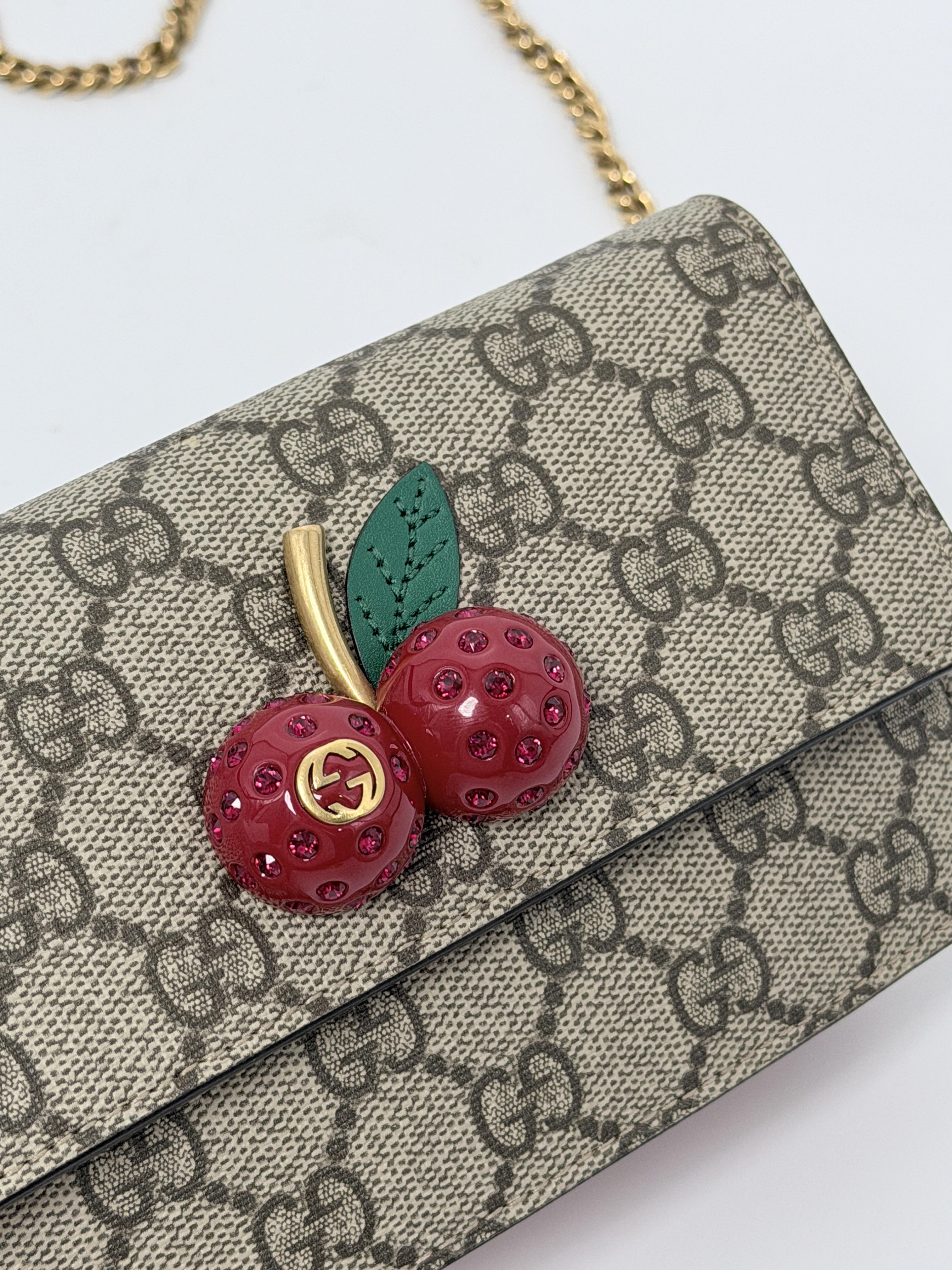Pre-owned GUCCI Canvas Crossbody Bags GG Supreme with Cherries Mini Crossbody Bag Shoulder Clutch JD605GG