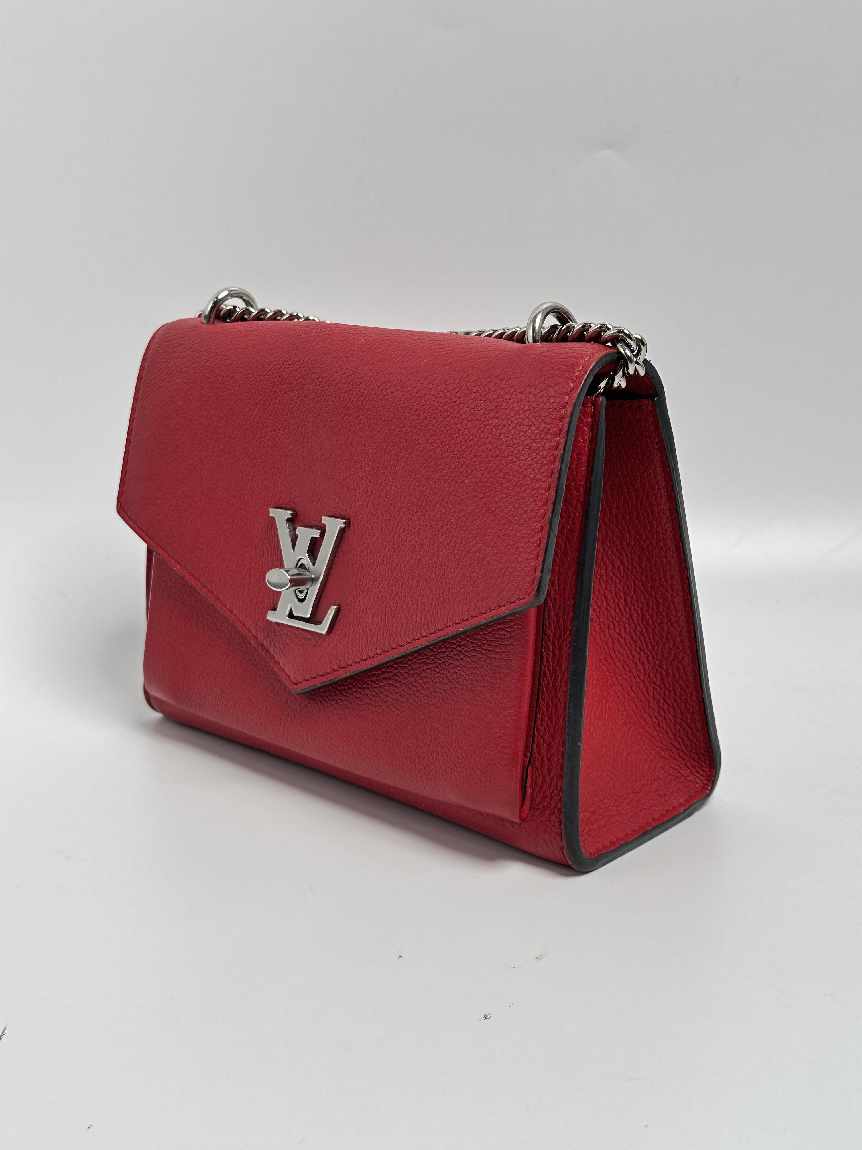 Pre-owned Louis Vuitton leather Crossbody Bags Lockme II Chain Wallet Crossbody Bag Red ZS031LV