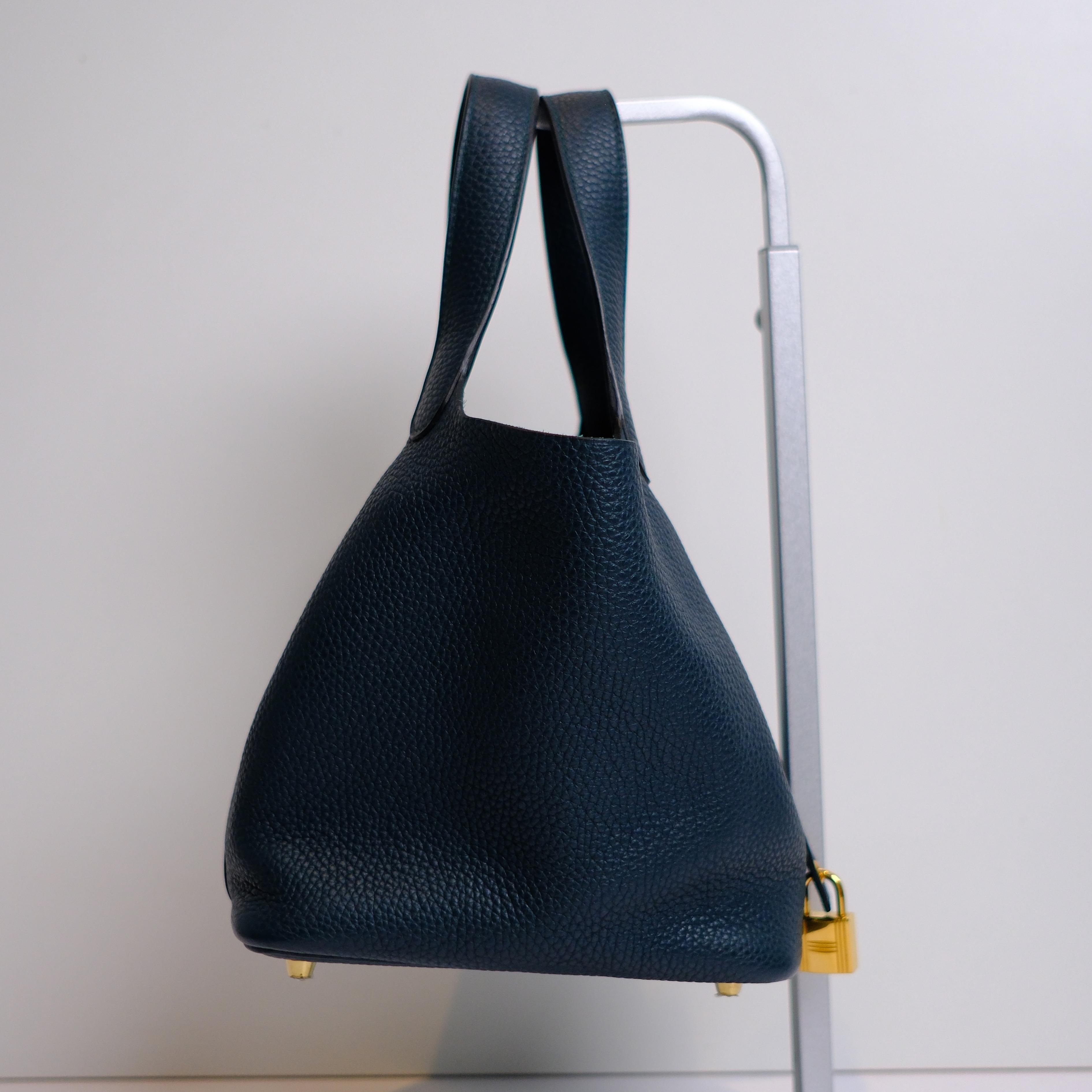 Pre-owned HERMÈS calfskin Tote Bags Hermes Picotin Lock 18 Bag – Bleu Nuit Clemence with Gold Hardware H1Fei