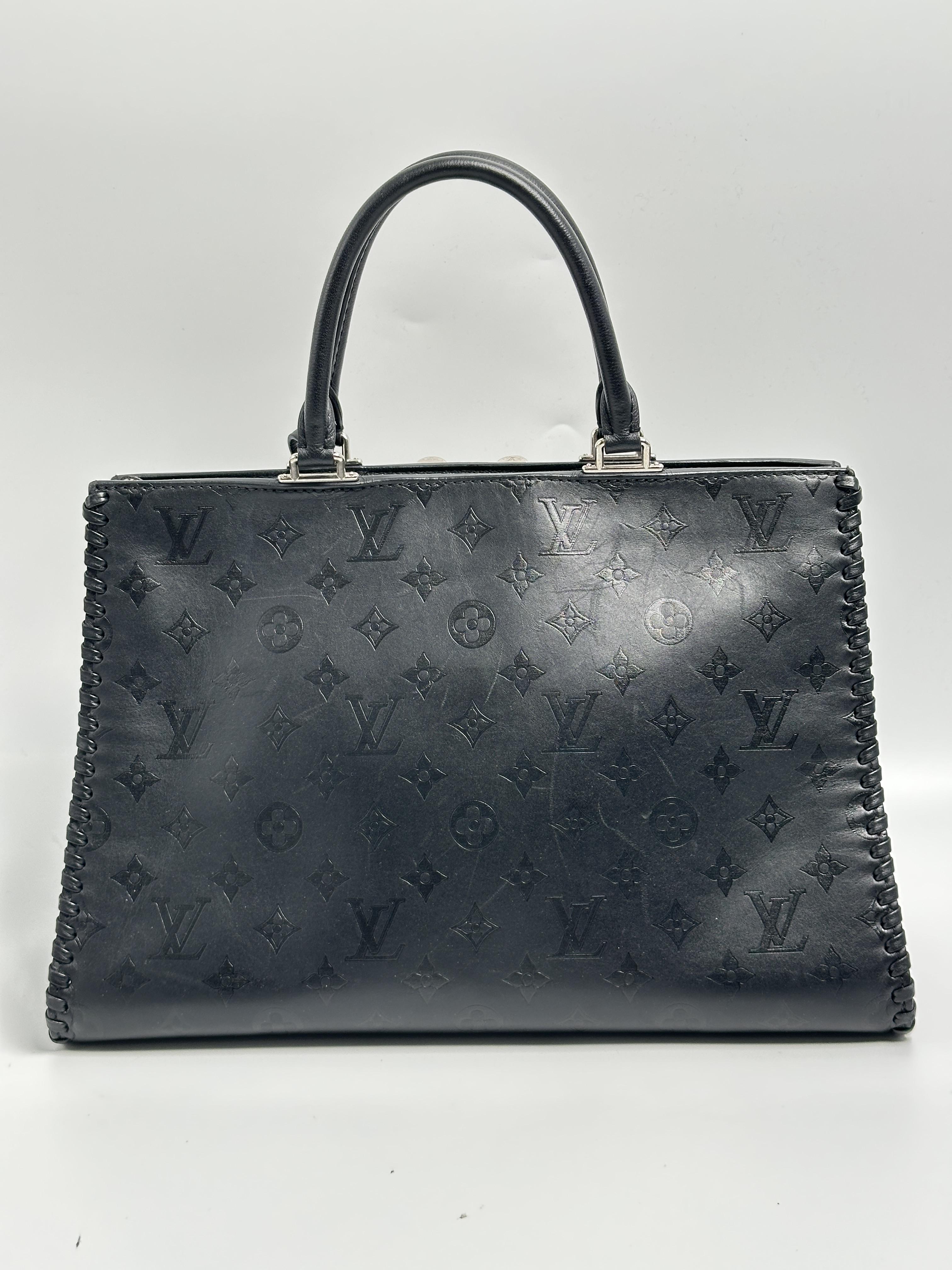 Pre-owned Louis Vuitton Leather Shoulder Bags Monogram Cuir Plume Very Zipped Tote Bag Noir Shoulder Handbag ZS048LV