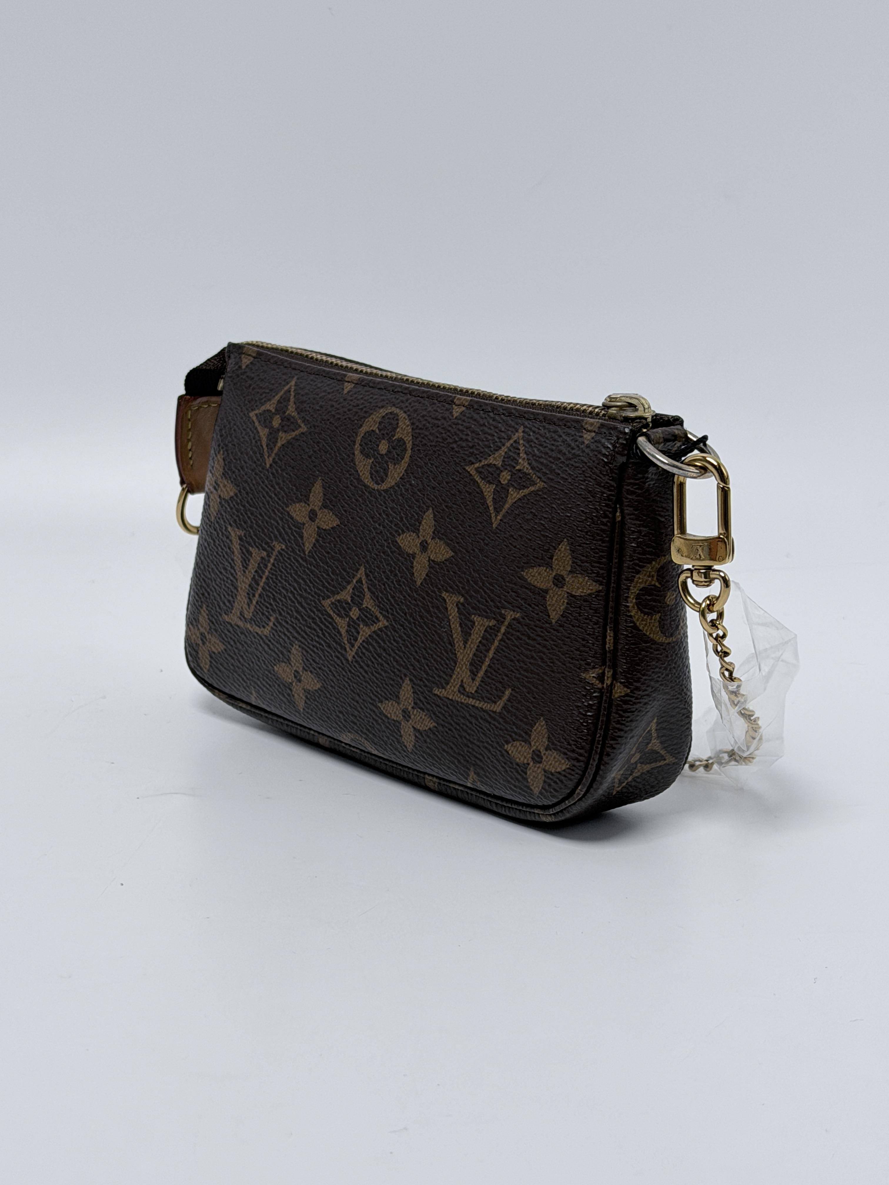 Monogram Canvas Mini Pochette Accessoires Chain Bag JD1191LV