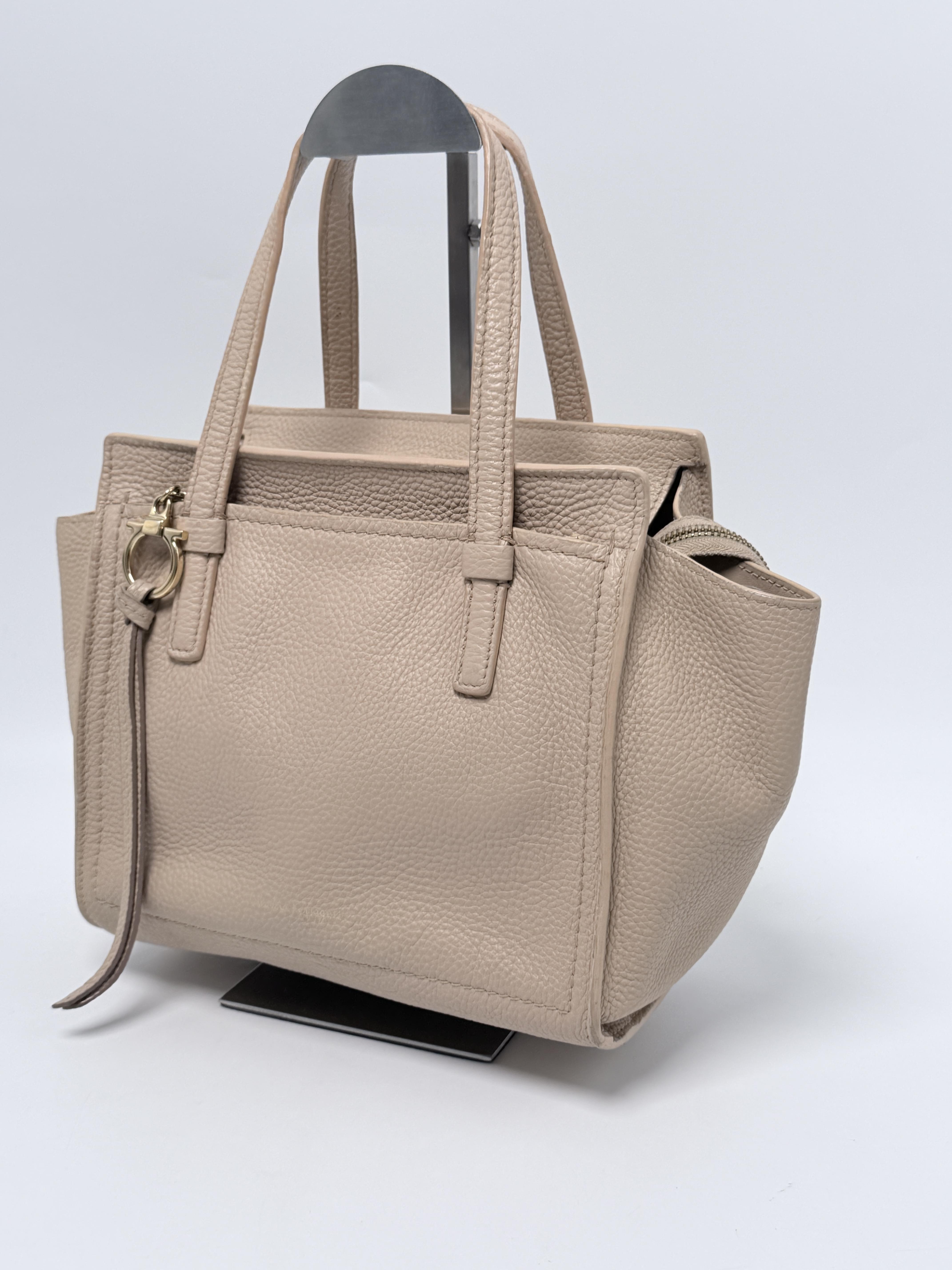 Amy Small Pebbled 2 Way Tote Bag Beige XU003FG