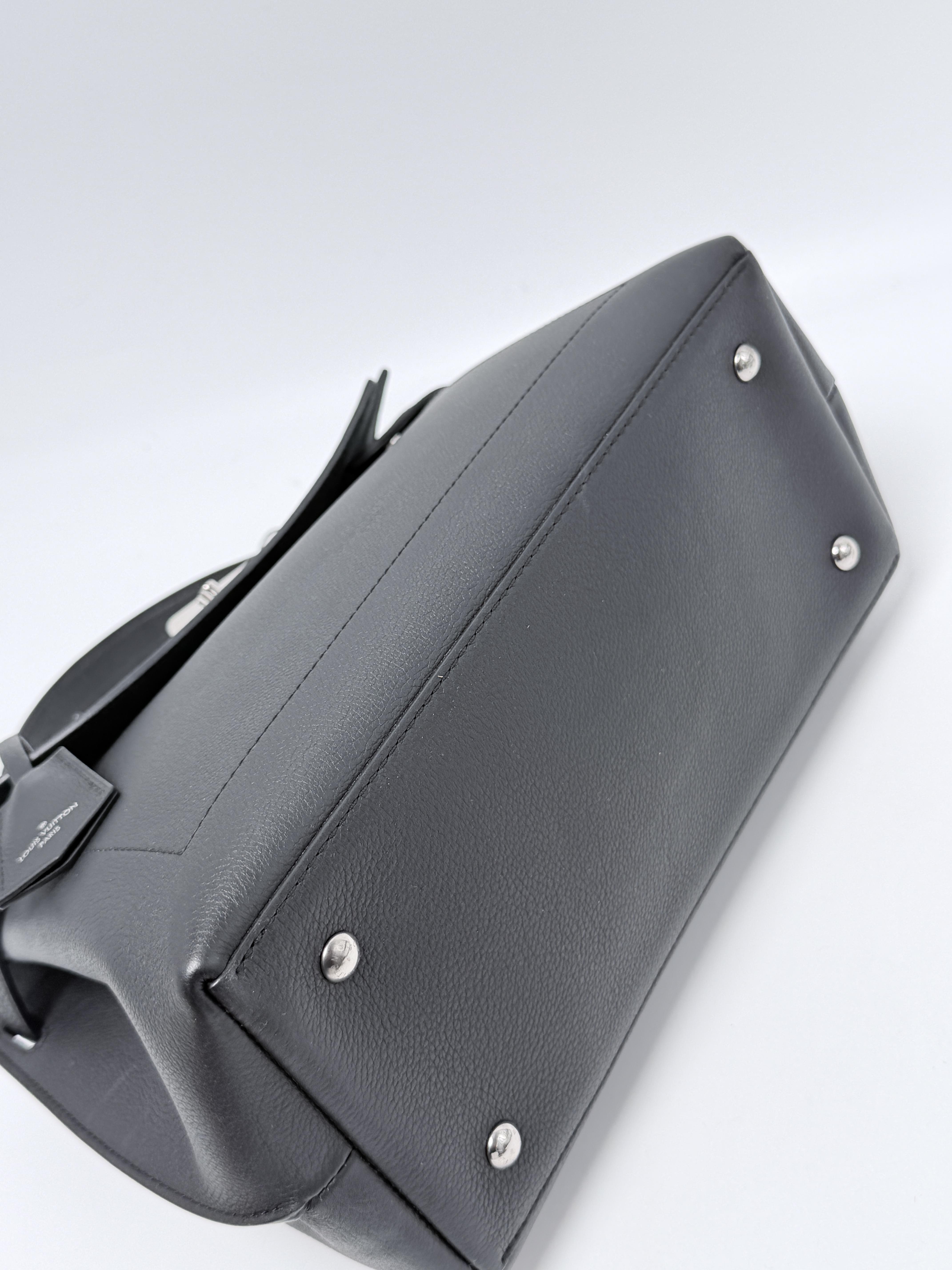 Lockme II MM Black Shoulder Handle Handbag Crossbody Bag JA1329LV