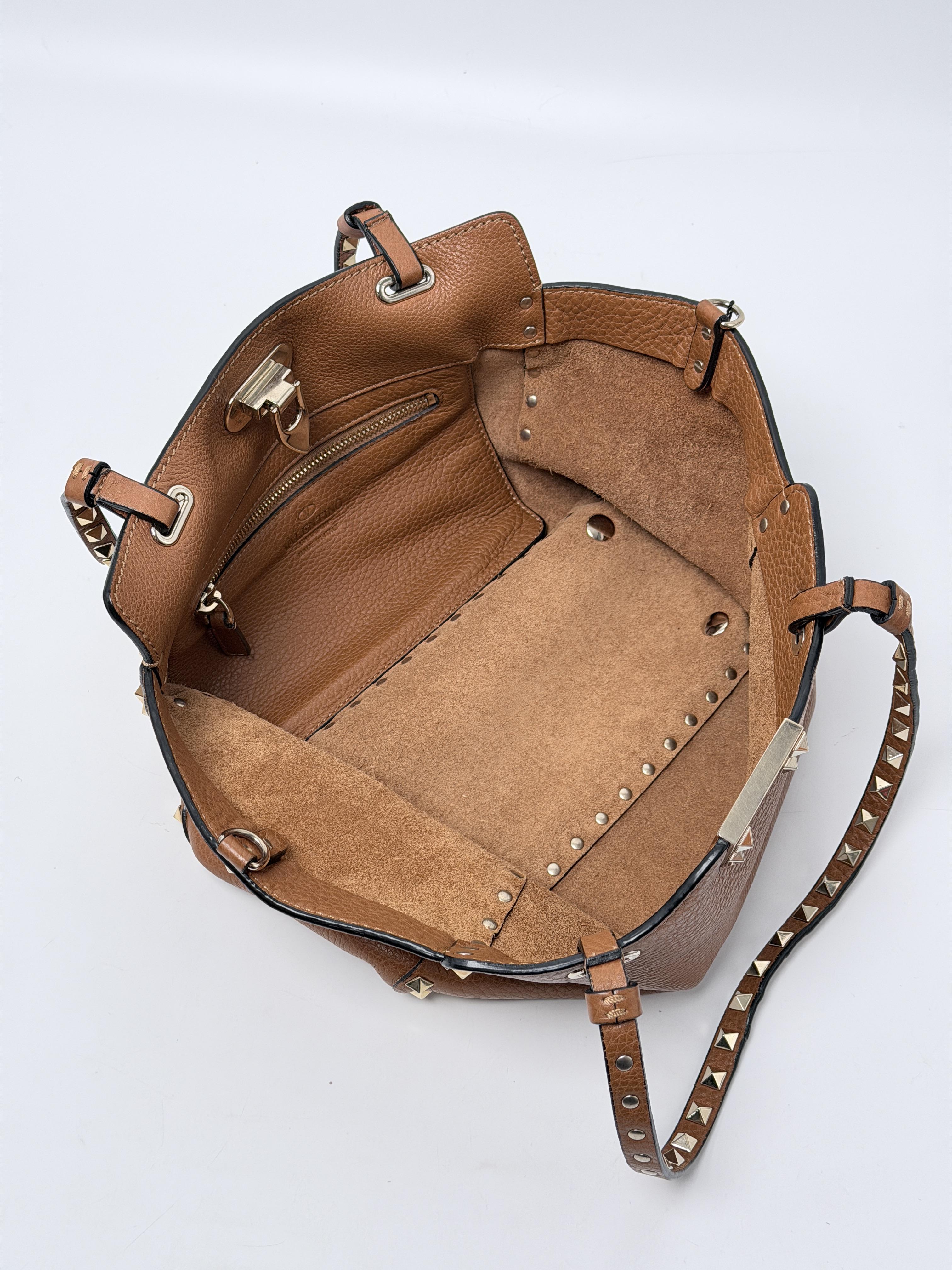 Garavani Rockstud Medium Grained Flip Lock Tote Cognac Brown JD1509VL