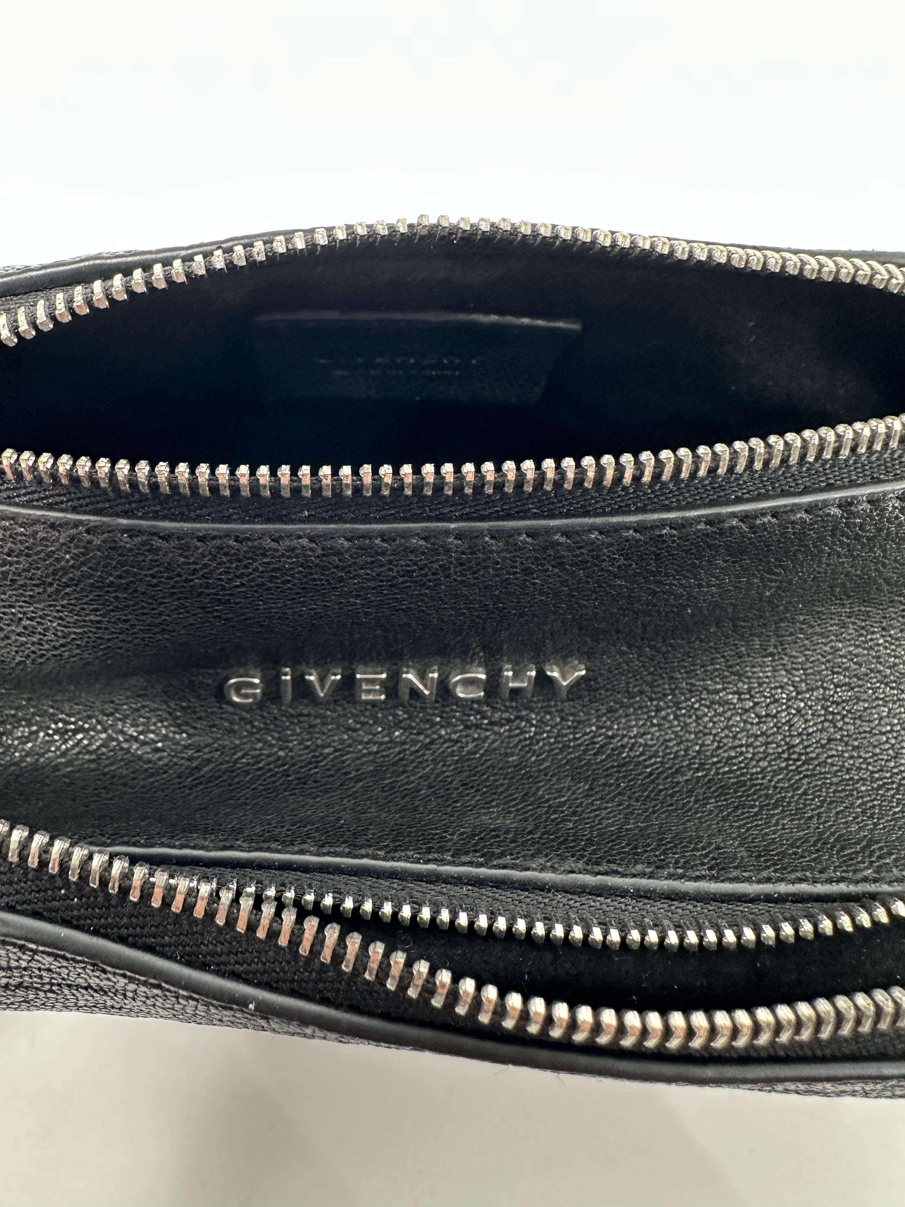 Pre-owned GIVENCHY leather Small Leather Goods Pandora Wristlet Pouch JD466GIV