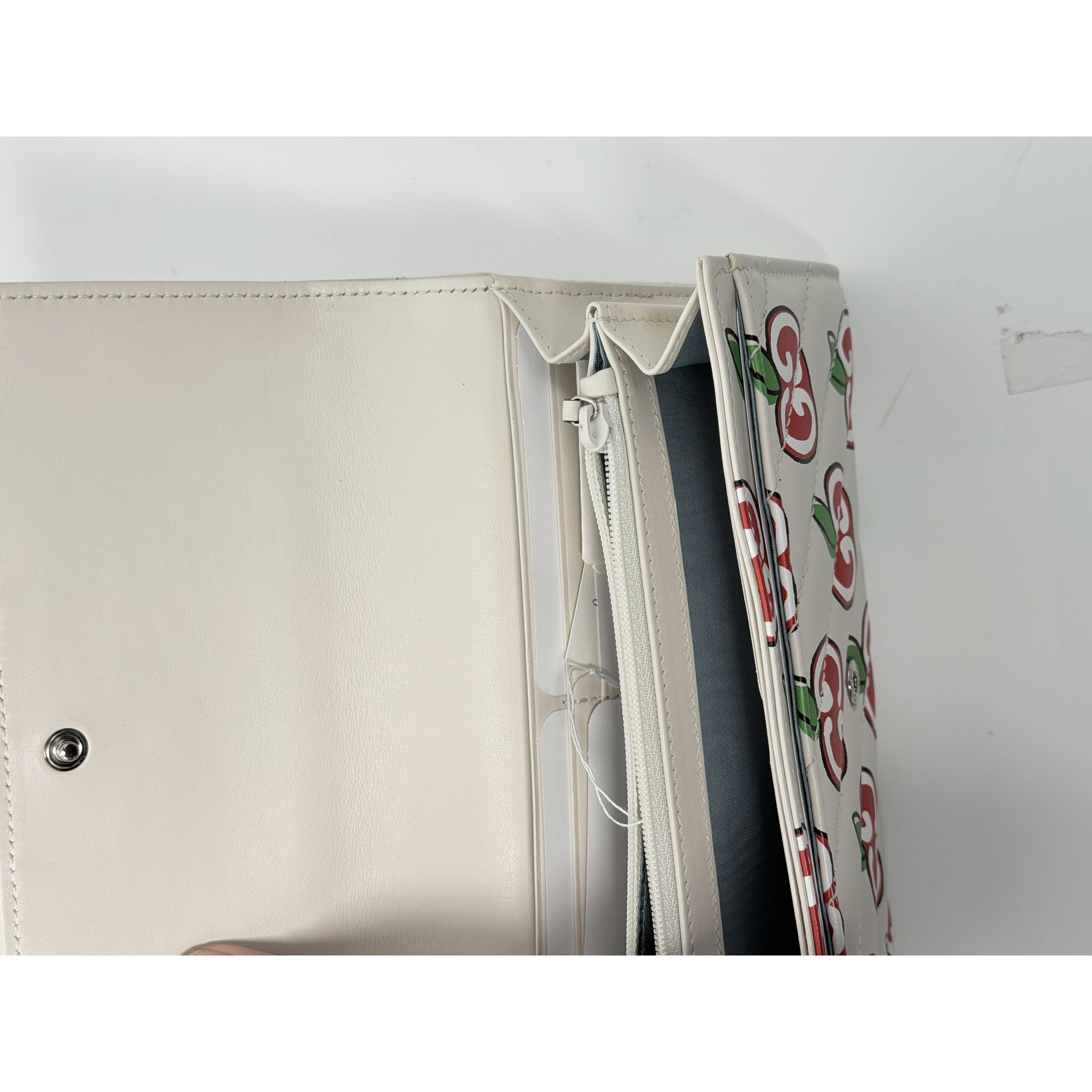 GUCCI Marmont Cherry Print Wallet White Matelassé Compact Tri Fold Wallet JD037GG